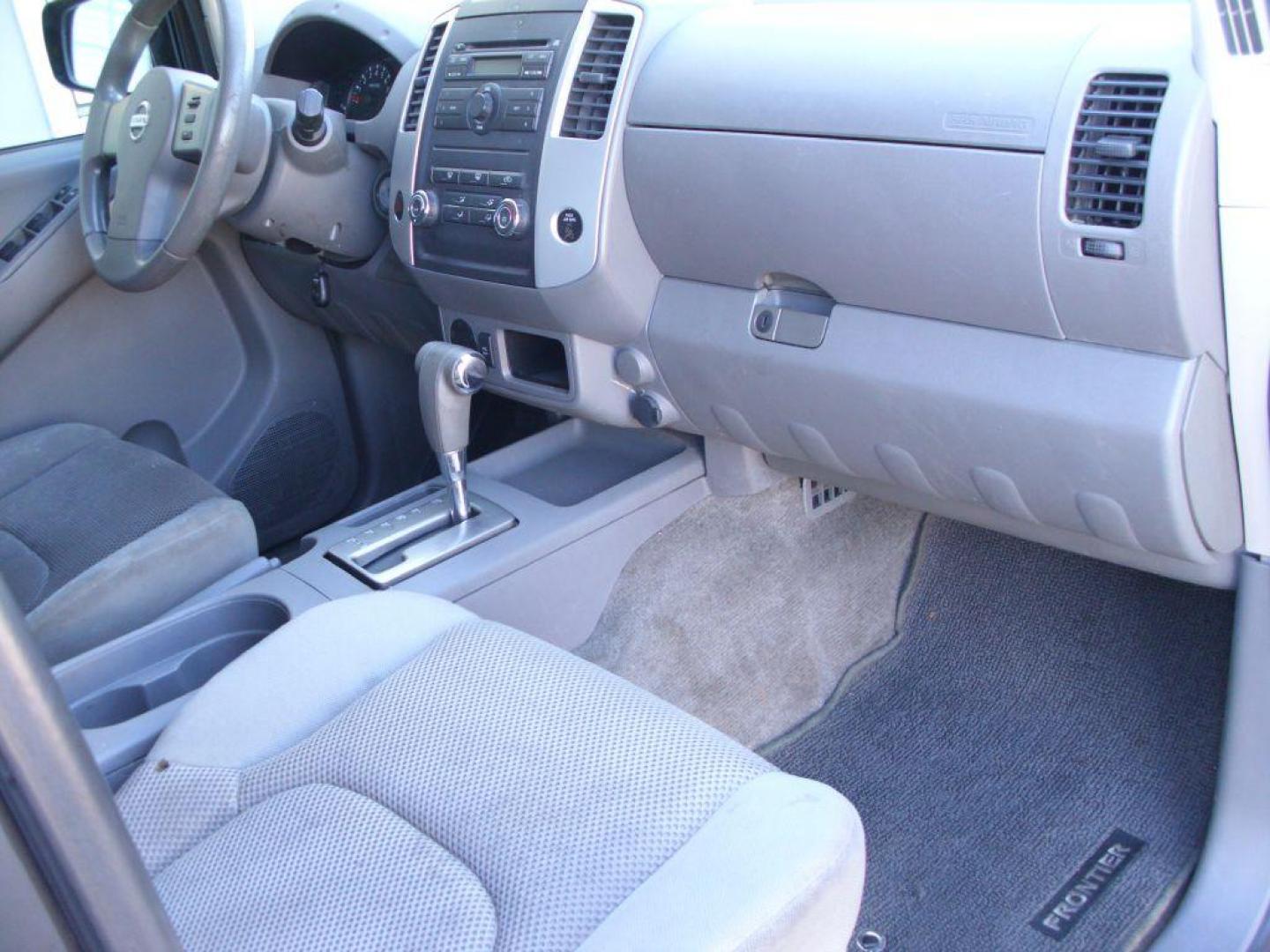 2010 GRAY NISSAN FRONTIER CREW CAB SE (1N6AD0ER8AC) with an 4.0L engine, Automatic transmission, located at 12019 San Pedro Avenue, San Antonio, TX, 78216, (210) 494-5895, 29.550915, -98.491142 - Photo#9