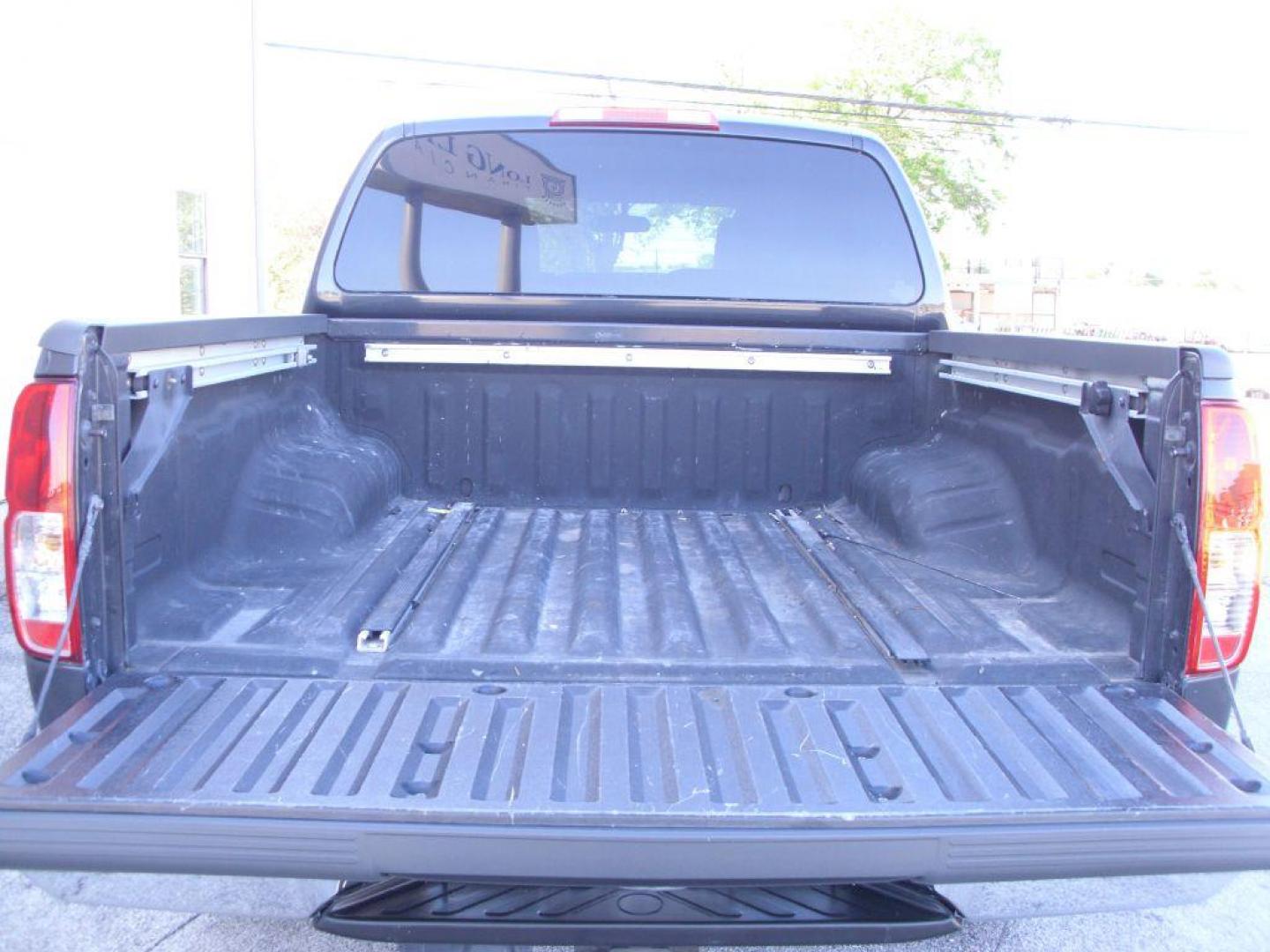 2010 GRAY NISSAN FRONTIER CREW CAB SE (1N6AD0ER8AC) with an 4.0L engine, Automatic transmission, located at 12019 San Pedro Avenue, San Antonio, TX, 78216, (210) 494-5895, 29.550915, -98.491142 - Photo#13