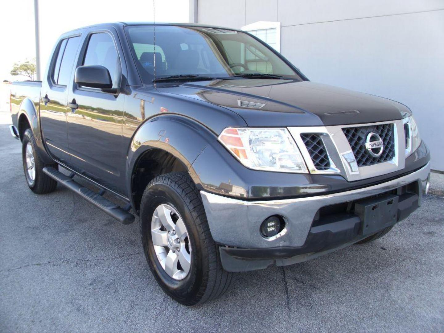 2010 GRAY NISSAN FRONTIER CREW CAB SE (1N6AD0ER8AC) with an 4.0L engine, Automatic transmission, located at 12019 San Pedro Avenue, San Antonio, TX, 78216, (210) 494-5895, 29.550915, -98.491142 - Photo#1