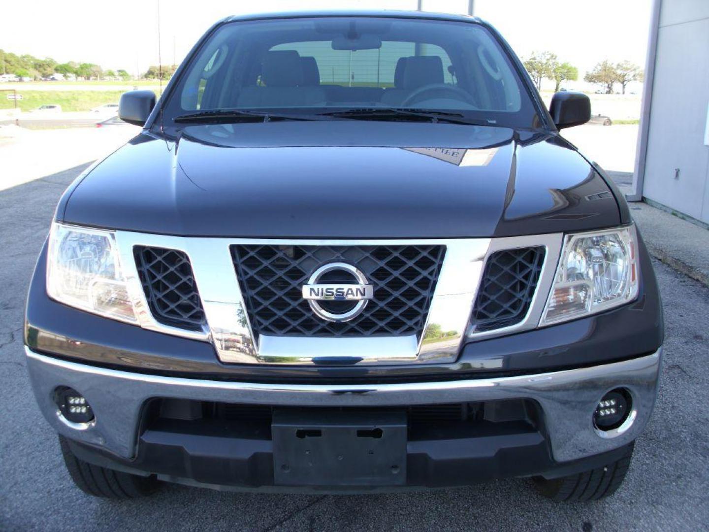 2010 GRAY NISSAN FRONTIER CREW CAB SE (1N6AD0ER8AC) with an 4.0L engine, Automatic transmission, located at 12019 San Pedro Avenue, San Antonio, TX, 78216, (210) 494-5895, 29.550915, -98.491142 - Photo#3