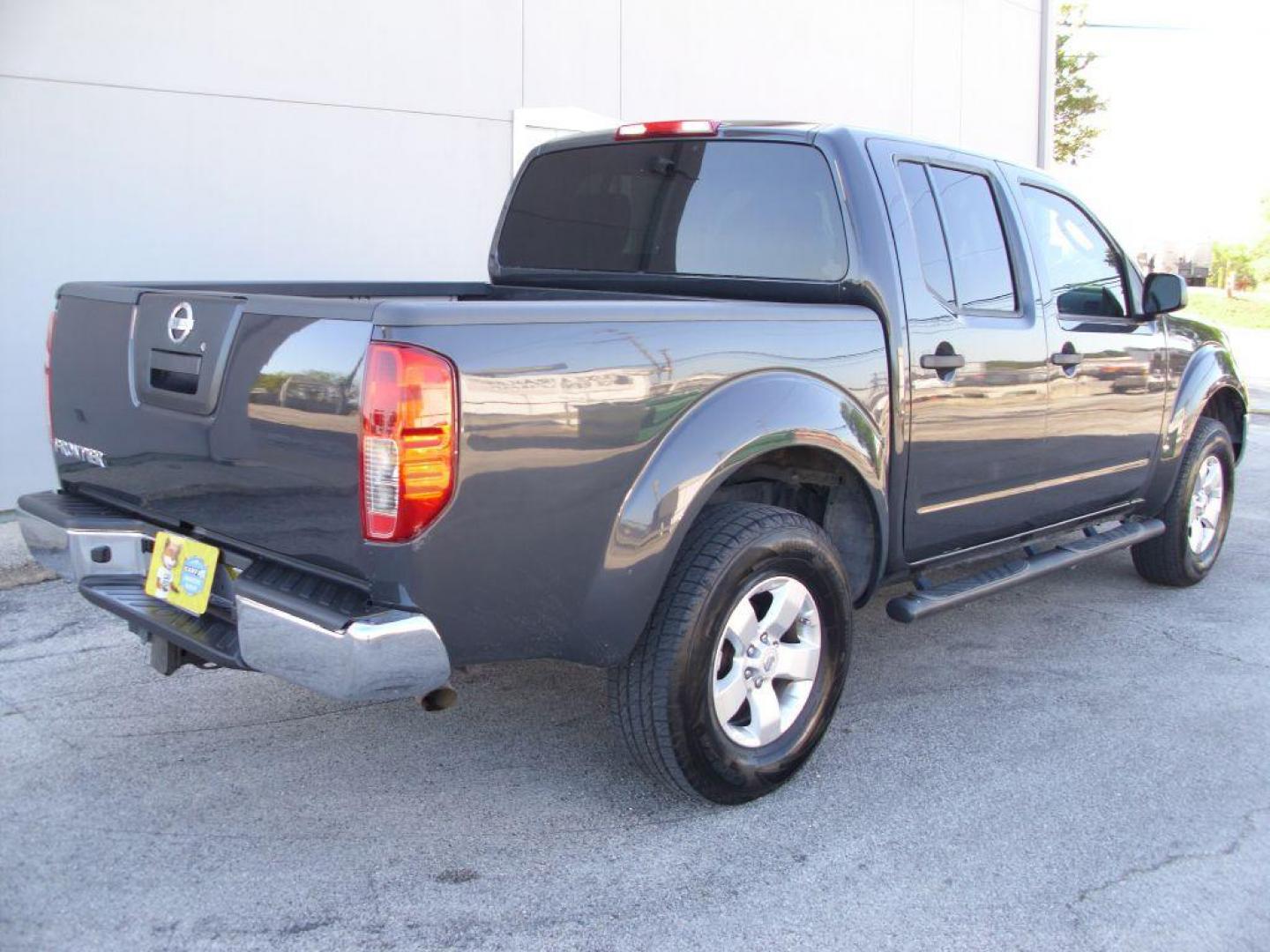 2010 GRAY NISSAN FRONTIER CREW CAB SE (1N6AD0ER8AC) with an 4.0L engine, Automatic transmission, located at 12019 San Pedro Avenue, San Antonio, TX, 78216, (210) 494-5895, 29.550915, -98.491142 - Photo#5