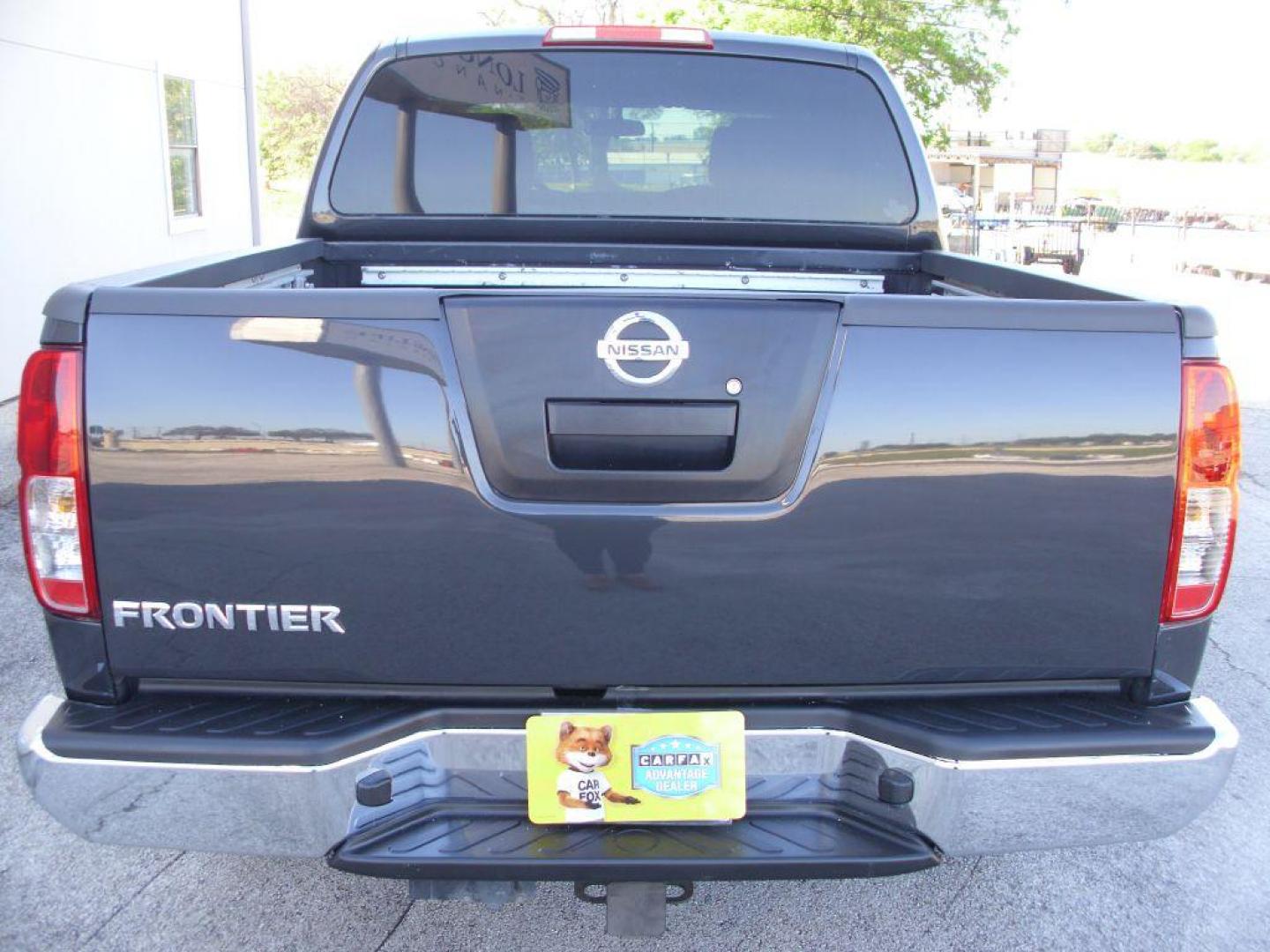 2010 GRAY NISSAN FRONTIER CREW CAB SE (1N6AD0ER8AC) with an 4.0L engine, Automatic transmission, located at 12019 San Pedro Avenue, San Antonio, TX, 78216, (210) 494-5895, 29.550915, -98.491142 - Photo#6