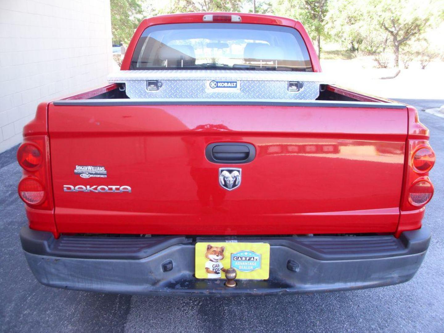 2008 RED DODGE DAKOTA SXT (1D7HE38K98S) with an 3.7L engine, Automatic transmission, located at 12019 San Pedro Avenue, San Antonio, TX, 78216, (210) 494-5895, 29.550915, -98.491142 - Photo#4