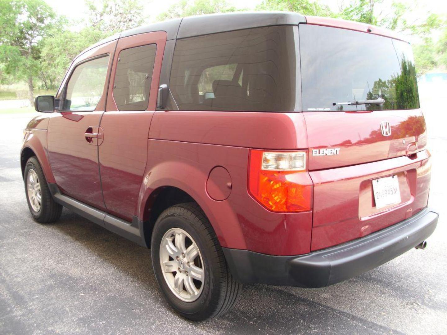 2006 RED HONDA ELEMENT EX (5J6YH28746L) with an 2.4L engine, Automatic transmission, located at 12019 San Pedro Avenue, San Antonio, TX, 78216, (210) 494-5895, 29.550915, -98.491142 - Photo#5