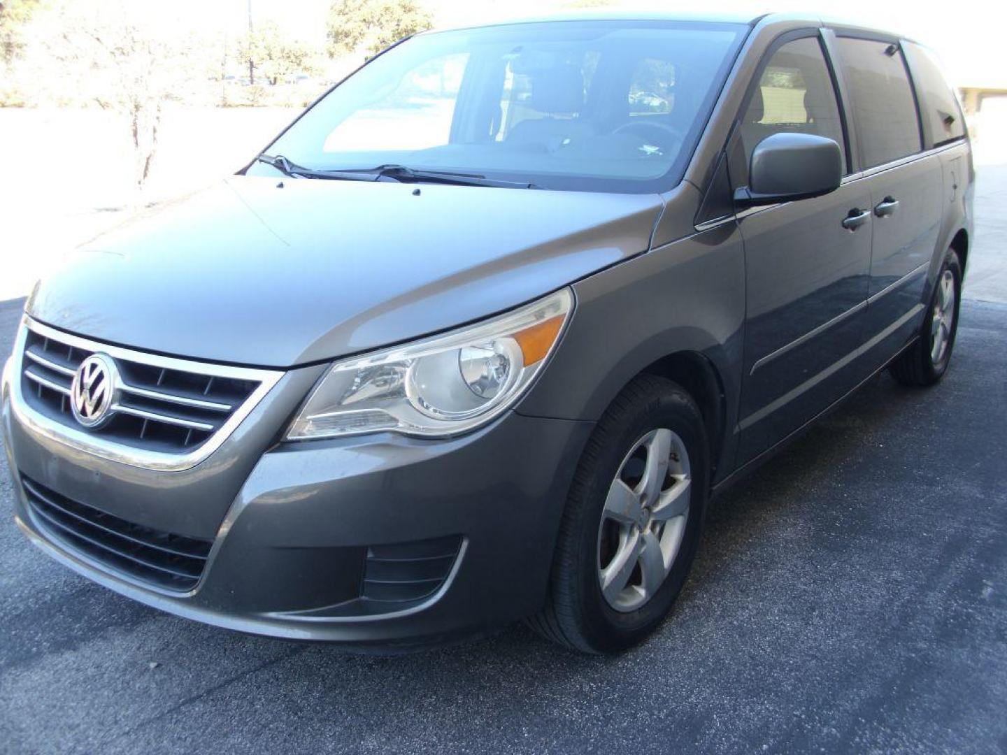 2010 GRAY VOLKSWAGEN ROUTAN SE (2V4RW3D18AR) with an 3.8L engine, Automatic transmission, located at 12019 San Pedro Avenue, San Antonio, TX, 78216, (210) 494-5895, 29.550915, -98.491142 - We provide financing options through various third-party Credit Unions and Auto Finance Companies, including RBFCU, USAA, SSFCU, Pen Fed, Navy Fed, Credit Human Credit Union of Texas, and most other credit unions. We also work with major banks such as Capital One and Broadway Bank. Payment methods a - Photo#1