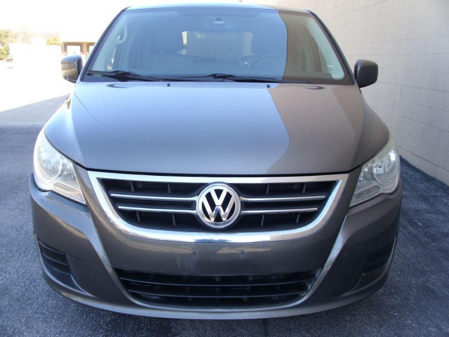 2010 GRAY VOLKSWAGEN ROUTAN SE (2V4RW3D18AR) with an 3.8L engine, Automatic transmission, located at 12019 San Pedro Avenue, San Antonio, TX, 78216, (208) 269-7240, 29.550915, -98.491142 - We provide financing options through various third-party Credit Unions and Auto Finance Companies, including RBFCU, USAA, SSFCU, Pen Fed, Navy Fed, Credit Human Credit Union of Texas, and most other credit unions. We also work with major banks such as Capital One and Broadway Bank. Payment methods a - Photo#2