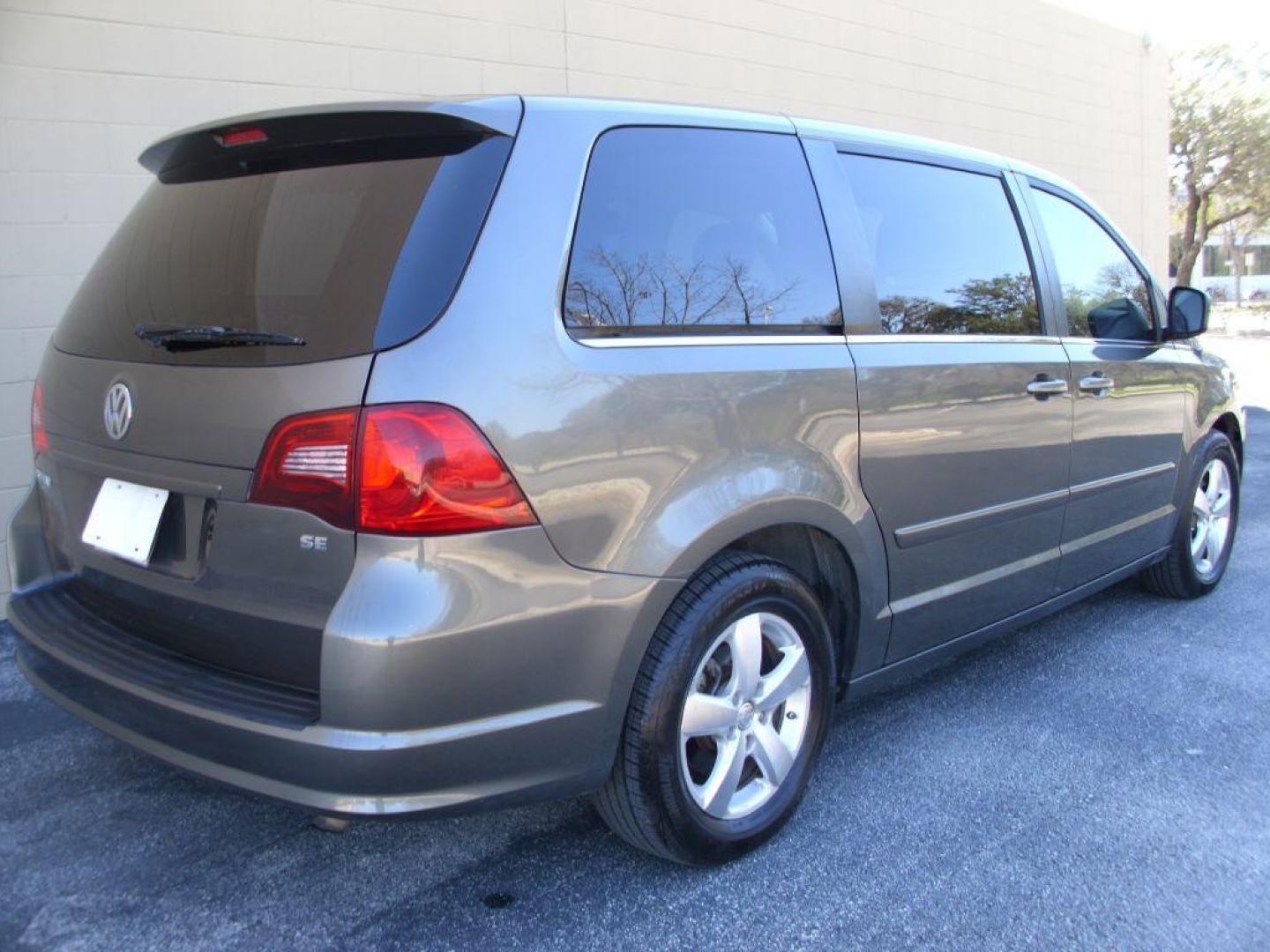 2010 GRAY VOLKSWAGEN ROUTAN SE (2V4RW3D18AR) with an 3.8L engine, Automatic transmission, located at 12019 San Pedro Avenue, San Antonio, TX, 78216, (210) 494-5895, 29.550915, -98.491142 - We provide financing options through various third-party Credit Unions and Auto Finance Companies, including RBFCU, USAA, SSFCU, Pen Fed, Navy Fed, Credit Human Credit Union of Texas, and most other credit unions. We also work with major banks such as Capital One and Broadway Bank. Payment methods a - Photo#4