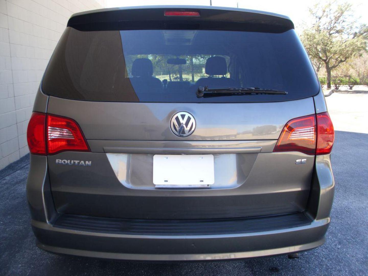 2010 GRAY VOLKSWAGEN ROUTAN SE (2V4RW3D18AR) with an 3.8L engine, Automatic transmission, located at 12019 San Pedro Avenue, San Antonio, TX, 78216, (210) 494-5895, 29.550915, -98.491142 - We provide financing options through various third-party Credit Unions and Auto Finance Companies, including RBFCU, USAA, SSFCU, Pen Fed, Navy Fed, Credit Human Credit Union of Texas, and most other credit unions. We also work with major banks such as Capital One and Broadway Bank. Payment methods a - Photo#6