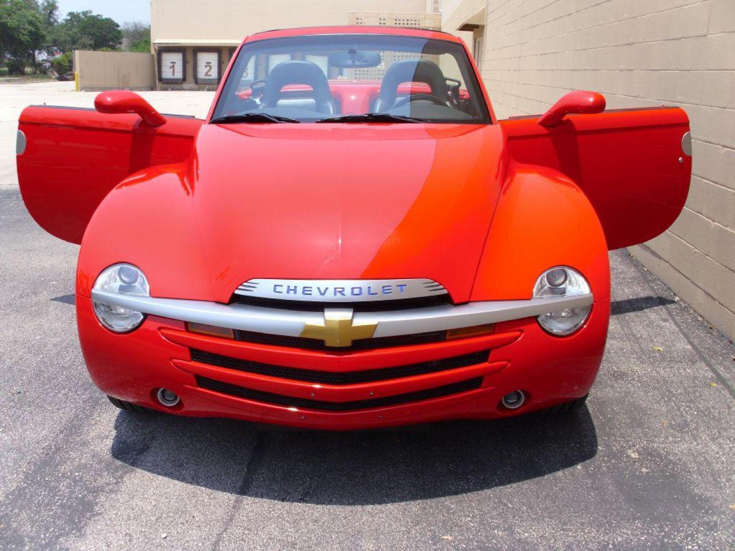 2004 RED CHEVROLET SSR (1GCES14P04B) with an 5.3L engine, Automatic transmission, located at 12019 San Pedro Avenue, San Antonio, TX, 78216, (210) 494-5895, 29.550915, -98.491142 - Photo#10