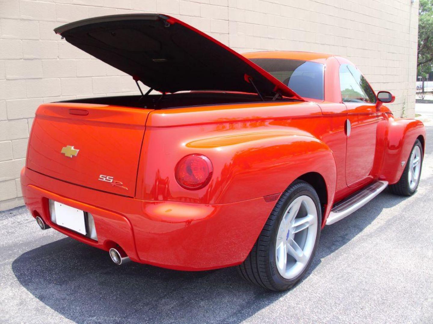 2004 RED CHEVROLET SSR (1GCES14P04B) with an 5.3L engine, Automatic transmission, located at 12019 San Pedro Avenue, San Antonio, TX, 78216, (210) 494-5895, 29.550915, -98.491142 - Photo#12