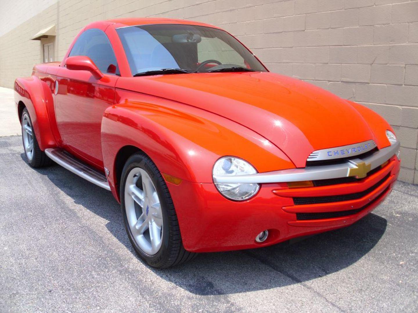 2004 RED CHEVROLET SSR (1GCES14P04B) with an 5.3L engine, Automatic transmission, located at 12019 San Pedro Avenue, San Antonio, TX, 78216, (210) 494-5895, 29.550915, -98.491142 - Photo#2