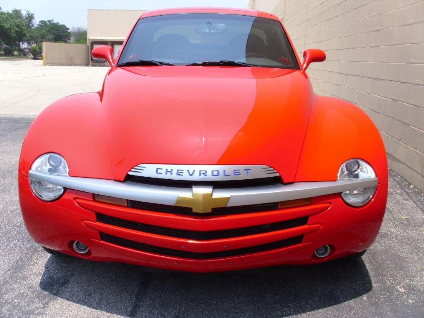 2004 RED CHEVROLET SSR (1GCES14P04B) with an 5.3L engine, Automatic transmission, located at 12019 San Pedro Avenue, San Antonio, TX, 78216, (210) 494-5895, 29.550915, -98.491142 - Photo#4