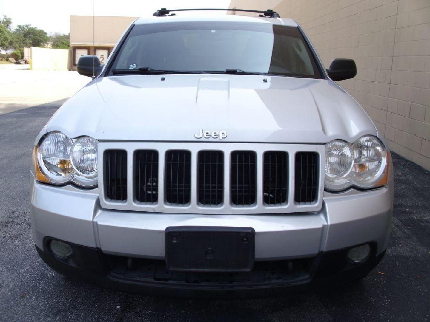 2009 SILVER JEEP GRAND CHEROKEE LAREDO (1J8HR48P69C) with an 4.7L engine, Automatic transmission, located at 12019 San Pedro Avenue, San Antonio, TX, 78216, (210) 494-5895, 29.550915, -98.491142 - We provide financing options through various third-party Credit Unions and Auto Finance Companies, including RBFCU, USAA, SSFCU, Pen Fed, Navy Fed, Credit Human Credit Union of Texas, and most other credit unions. We also work with major banks such as Capital One and Broadway Bank. Payment methods a - Photo#3