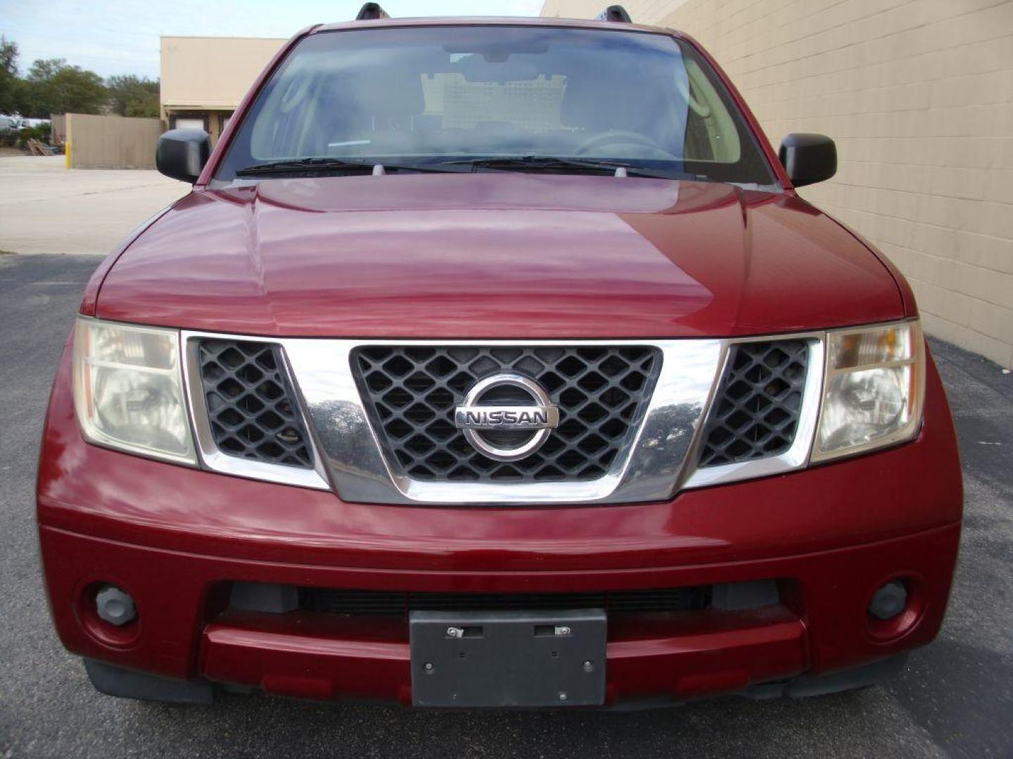 2006 RED NISSAN PATHFINDER LE ONE OWNER (5N1AR18U46C) with an 4.0L engine, Automatic transmission, located at 12019 San Pedro Avenue, San Antonio, TX, 78216, (210) 494-5895, 29.550915, -98.491142 - Photo#3