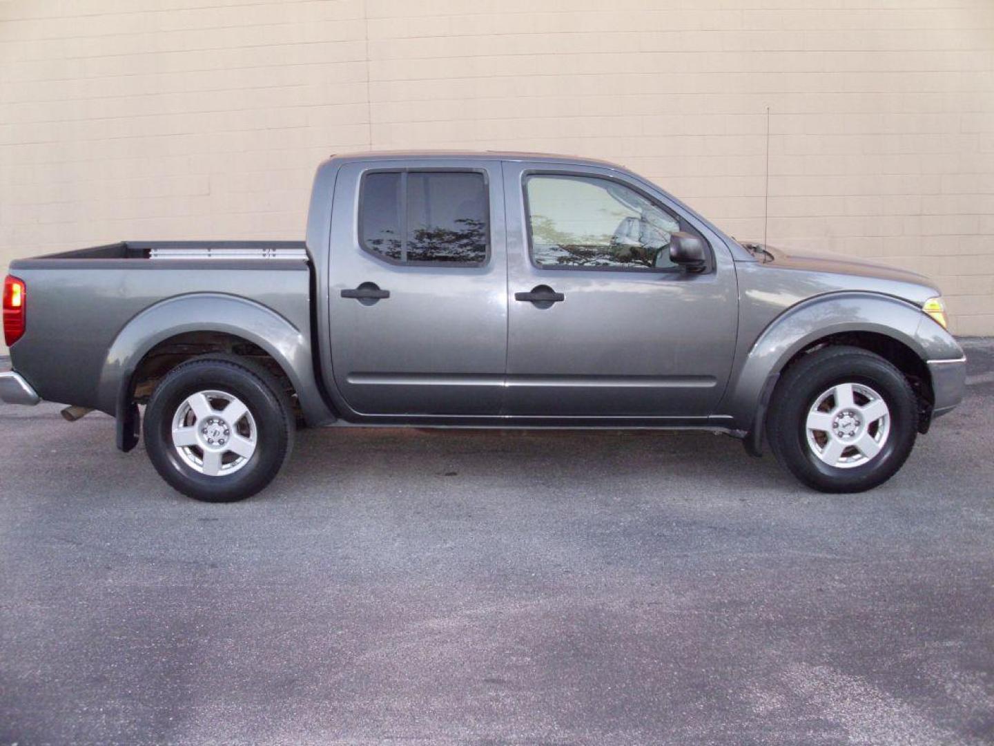 2005 GRAY NISSAN FRONTIER CREW CAB LE (1N6AD07W15C) with an 4.0L engine, Automatic transmission, located at 12019 San Pedro Avenue, San Antonio, TX, 78216, (210) 494-5895, 29.550915, -98.491142 - We provide financing options through various third-party Credit Unions and Auto Finance Companies, including RBFCU, USAA, SSFCU, Pen Fed, Navy Fed, Credit Human Credit Union of Texas, and most other credit unions. We also work with major banks such as Capital One and Broadway Bank. Payment methods a - Photo#0