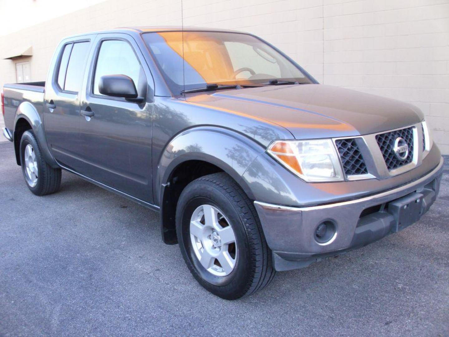 2005 GRAY NISSAN FRONTIER CREW CAB LE (1N6AD07W15C) with an 4.0L engine, Automatic transmission, located at 12019 San Pedro Avenue, San Antonio, TX, 78216, (208) 269-7240, 29.550915, -98.491142 - We provide financing options through various third-party Credit Unions and Auto Finance Companies, including RBFCU, USAA, SSFCU, Pen Fed, Navy Fed, Credit Human Credit Union of Texas, and most other credit unions. We also work with major banks such as Capital One and Broadway Bank. Payment methods a - Photo#1