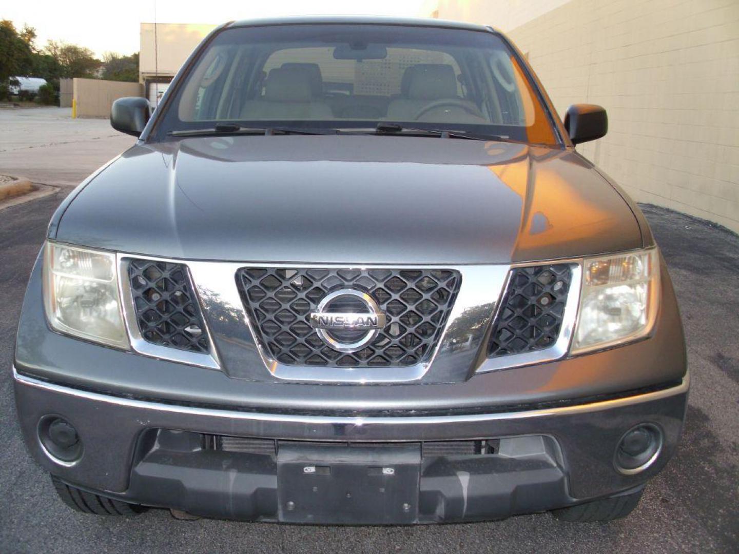 2005 GRAY NISSAN FRONTIER CREW CAB LE (1N6AD07W15C) with an 4.0L engine, Automatic transmission, located at 12019 San Pedro Avenue, San Antonio, TX, 78216, (208) 269-7240, 29.550915, -98.491142 - We provide financing options through various third-party Credit Unions and Auto Finance Companies, including RBFCU, USAA, SSFCU, Pen Fed, Navy Fed, Credit Human Credit Union of Texas, and most other credit unions. We also work with major banks such as Capital One and Broadway Bank. Payment methods a - Photo#3