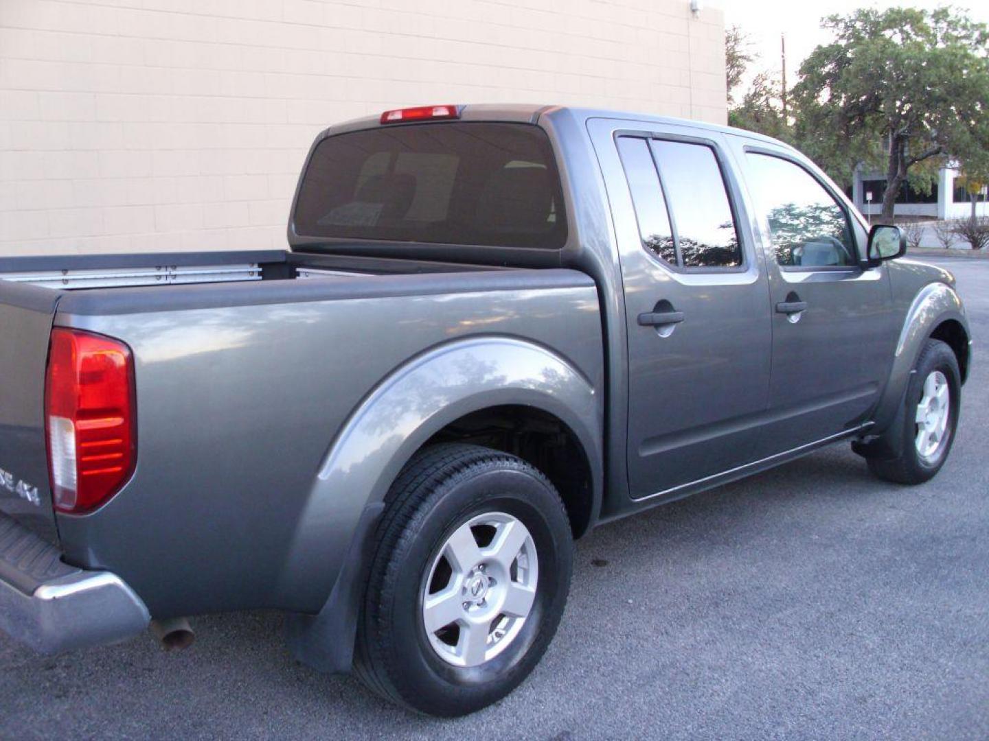 2005 GRAY NISSAN FRONTIER CREW CAB LE (1N6AD07W15C) with an 4.0L engine, Automatic transmission, located at 12019 San Pedro Avenue, San Antonio, TX, 78216, (210) 494-5895, 29.550915, -98.491142 - We provide financing options through various third-party Credit Unions and Auto Finance Companies, including RBFCU, USAA, SSFCU, Pen Fed, Navy Fed, Credit Human Credit Union of Texas, and most other credit unions. We also work with major banks such as Capital One and Broadway Bank. Payment methods a - Photo#4