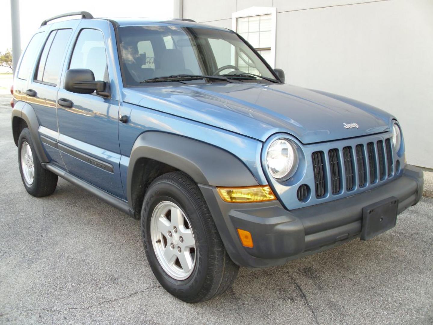 2006 BLUE JEEP LIBERTY SPORT (1J4GK48K26W) with an 3.7L engine, Automatic transmission, located at 2215 Harry Wurzbach Rd , San Antonio, TX, 78209, (208) 269-7240, 29.491415, -98.432098 - NO Accidents or Damages! Great 2 Wheel Drive Vehicle! Cloth Seats; Tow Hitch; Air Conditioning; Power Windows; Power Locks; Power Steering; Tilt Wheel; AM/FM CD; Sentry Key; Alarm; Dual Front Air Bag; Active Belts; All Wheel ABS ** WE DO NOT OFFER BUY HERE PAY HERE FINANCING. or Sub-Prime credit- Photo#5