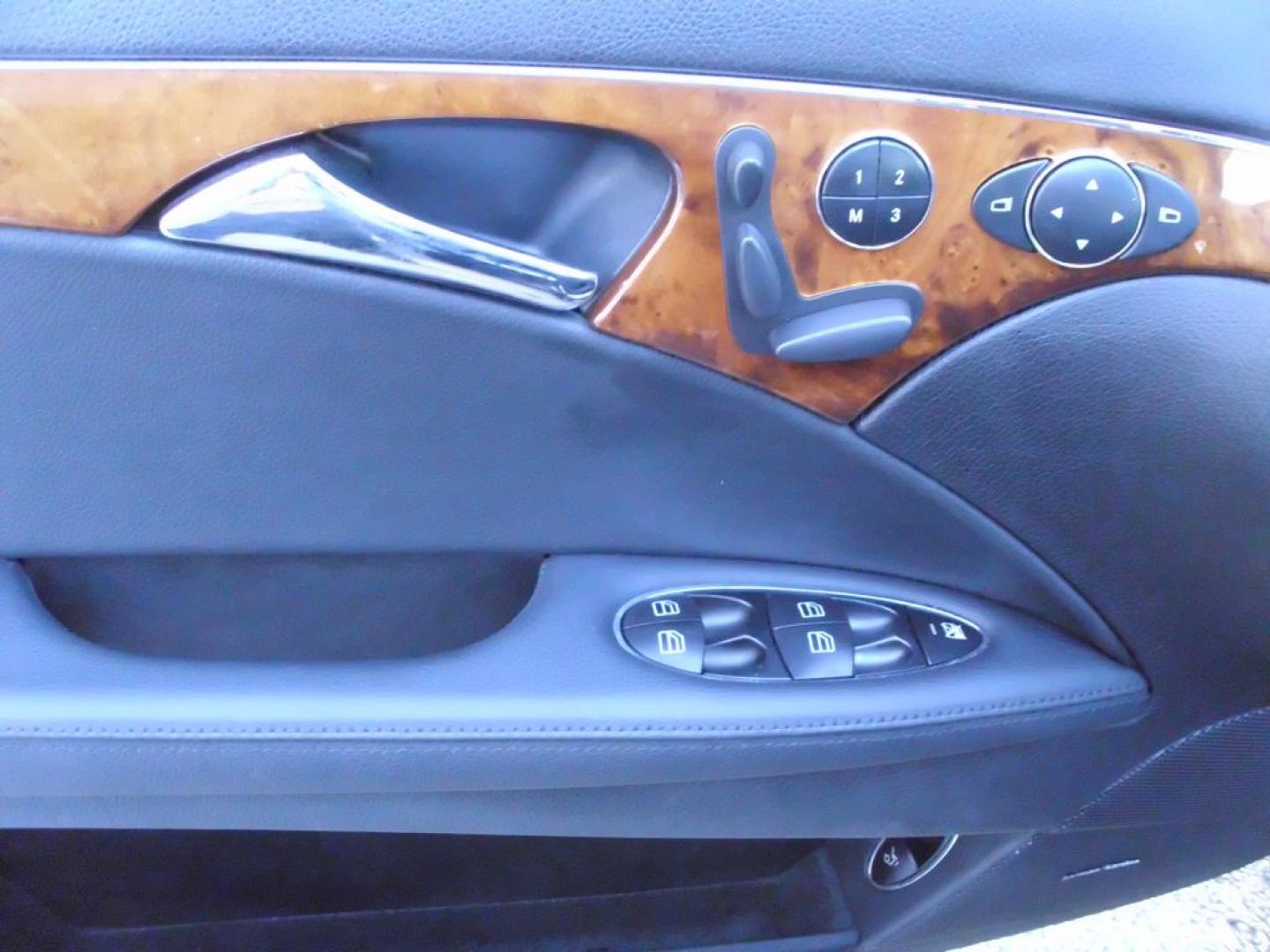 2008 BLACK MERCEDES-BENZ E-CLASS E350 4MATIC (WDBUF87X18B) with an 3.5L engine, Automatic transmission, located at 2215 Harry Wurzbach Rd , San Antonio, TX, 78209, (208) 269-7240, 29.491415, -98.432098 - NO Accidents or Damages; Air Conditioning; Power Windows; Power Locks; Power Steering; Tilt Wheel; AM/FM CD/MP3; Satellite; Sentry Key; Keyless Entry; Alarm; Daytime Running Lights; Dual Airbags Front Head and Side; Active Seatbelts; Passenger Airbag Sensor; Dual Rear Side Airbag; All Wheel ABS; Pow- Photo#6