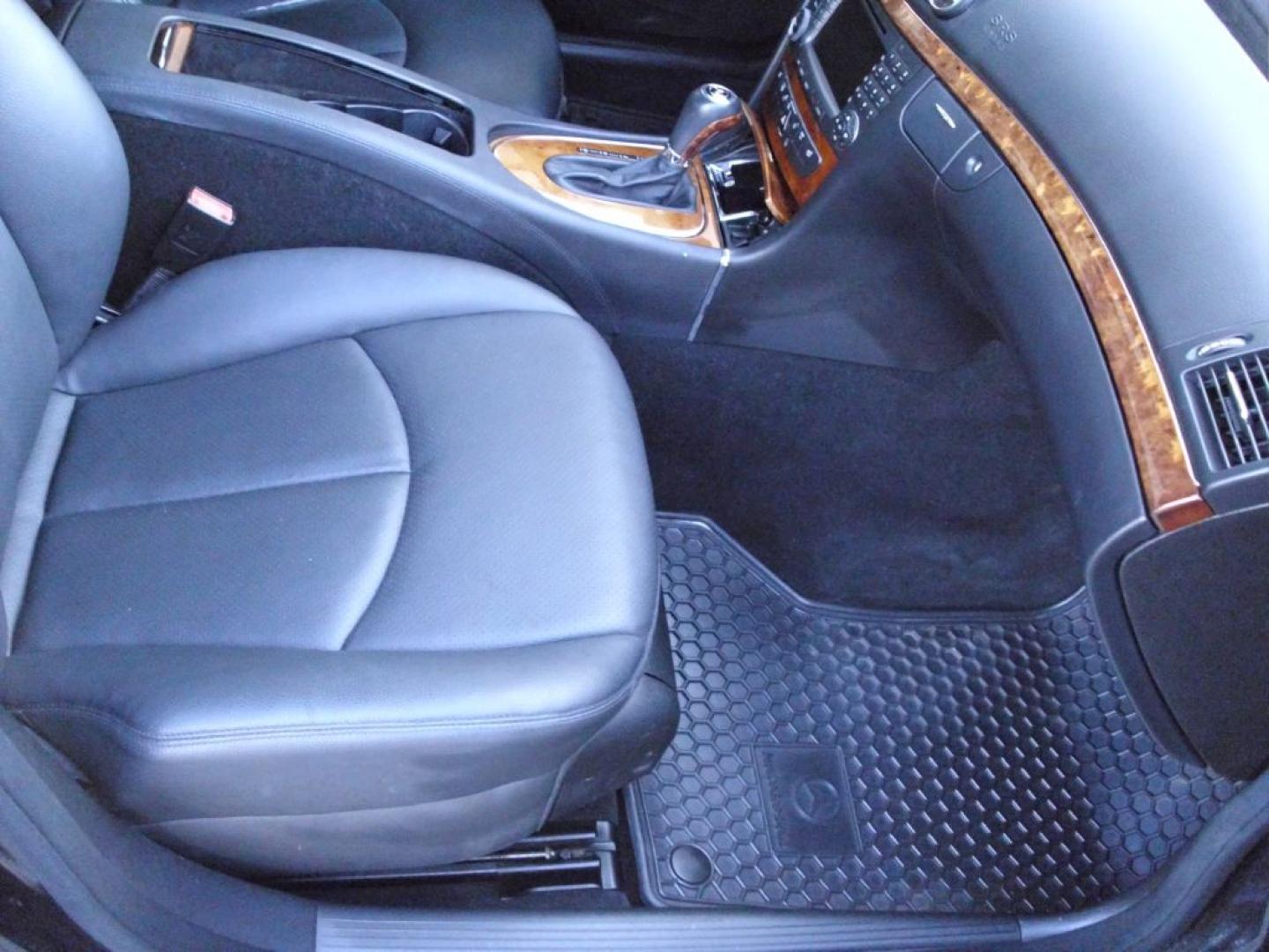 2008 BLACK MERCEDES-BENZ E-CLASS E350 4MATIC (WDBUF87X18B) with an 3.5L engine, Automatic transmission, located at 2215 Harry Wurzbach Rd , San Antonio, TX, 78209, (208) 269-7240, 29.491415, -98.432098 - NO Accidents or Damages; Air Conditioning; Power Windows; Power Locks; Power Steering; Tilt Wheel; AM/FM CD/MP3; Satellite; Sentry Key; Keyless Entry; Alarm; Daytime Running Lights; Dual Airbags Front Head and Side; Active Seatbelts; Passenger Airbag Sensor; Dual Rear Side Airbag; All Wheel ABS; Pow- Photo#9