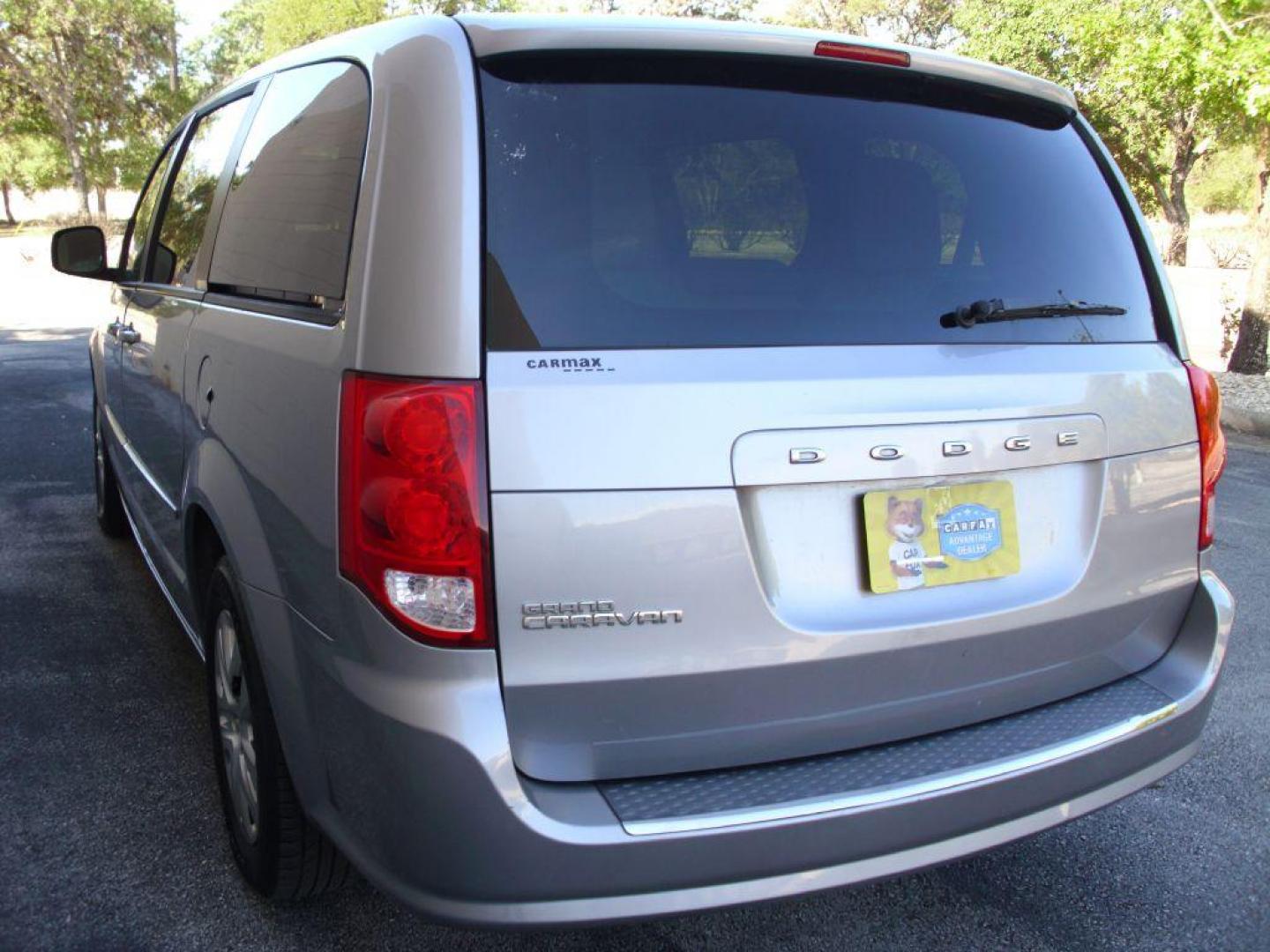 2016 SILVER DODGE GRAND CARAVAN SE SE (2C4RDGBG5GR) with an 3.6L engine, Automatic transmission, located at 12019 San Pedro Avenue, San Antonio, TX, 78216, (210) 494-5895, 29.550915, -98.491142 - We provide financing options through various third-party Credit Unions and Auto Finance Companies, including RBFCU, USAA, SSFCU, Pen Fed, Navy Fed, Credit Human Credit Union of Texas, and most other credit unions. We also work with major banks such as Capital One and Broadway Bank. Payment methods a - Photo#5