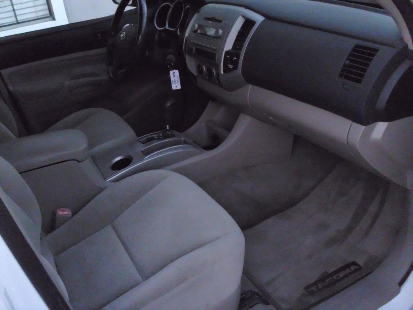 2005 WHITE TOYOTA TACOMA ACCESS CAB (5TETX22N05Z) with an 2.7L engine, Automatic transmission, located at 12019 San Pedro Avenue, San Antonio, TX, 78216, (210) 494-5895, 29.550915, -98.491142 - We provide financing options through various third-party Credit Unions and Auto Finance Companies, including RBFCU, USAA, SSFCU, Pen Fed, Navy Fed, Credit Human Credit Union of Texas, and most other credit unions. We also work with major banks such as Capital One and Broadway Bank. Payment methods a - Photo#9