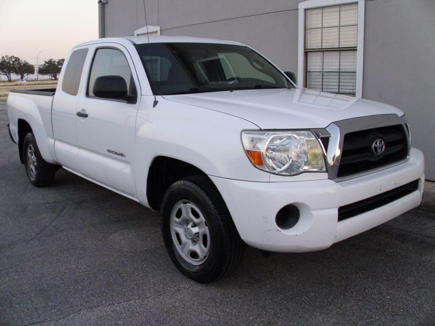 2005 WHITE TOYOTA TACOMA ACCESS CAB (5TETX22N05Z) with an 2.7L engine, Automatic transmission, located at 12019 San Pedro Avenue, San Antonio, TX, 78216, (210) 494-5895, 29.550915, -98.491142 - We provide financing options through various third-party Credit Unions and Auto Finance Companies, including RBFCU, USAA, SSFCU, Pen Fed, Navy Fed, Credit Human Credit Union of Texas, and most other credit unions. We also work with major banks such as Capital One and Broadway Bank. Payment methods a - Photo#1