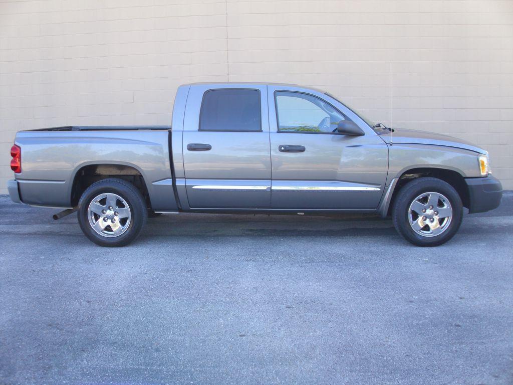 photo of 2005 DODGE DAKOTA QUAD