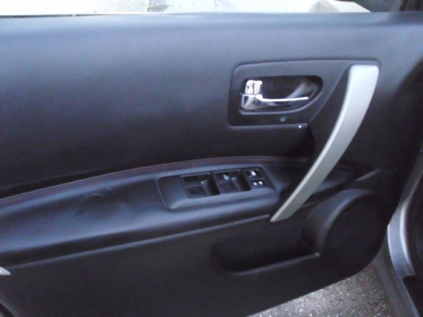 2010 GRAY NISSAN ROGUE S (JN8AS5MV5AW) with an 2.5L engine, Continuously Variable transmission, located at 2215 Harry Wurzbach Rd , San Antonio, TX, 78209, (208) 269-7240, 29.491415, -98.432098 - CARAX- Two Previous Owners! Low Miles! Leather Seats; Heated Seats; Air Conditioning; Power Windows; Power Locks; Power Steering; Tilt Wheel; AM/FM CD/MP3; Satellite; Immobilizer; Keyless Entry; Push Button Start; Alarm; Dual Front Airbags; Side Airbags; Head Airbags; Rear Head Airbags; Active Seatb - Photo#7