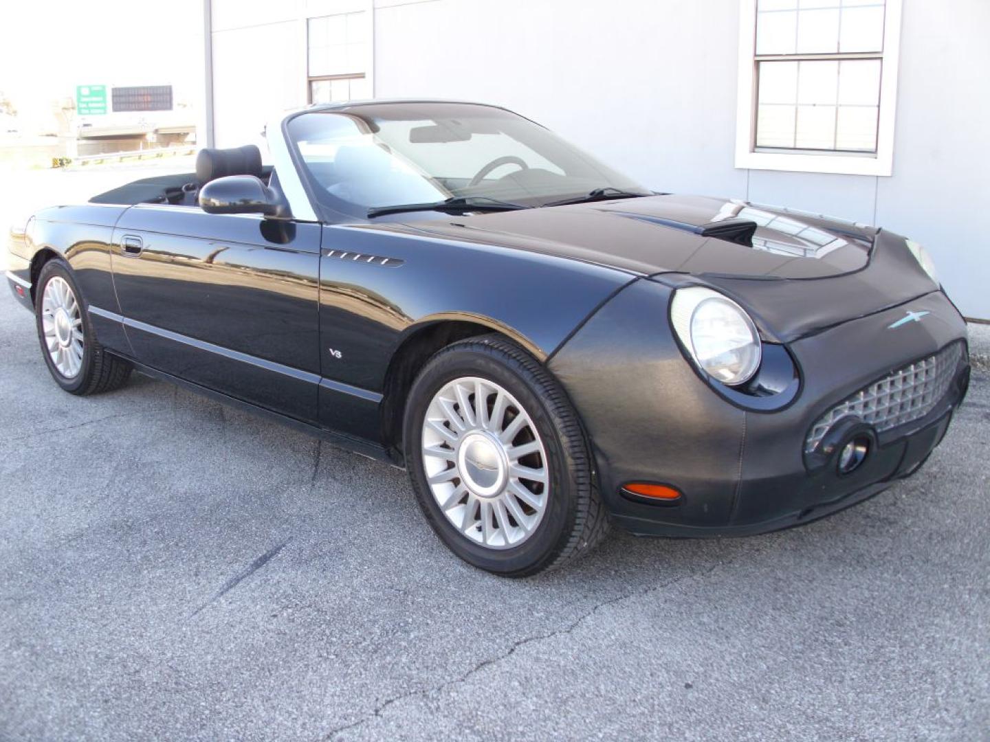 2004 BLACK FORD THUNDERBIRD (1FAHP60A84Y) with an 3.9L engine, Automatic transmission, located at 2215 Harry Wurzbach Rd , San Antonio, TX, 78209, (208) 269-7240, 29.491415, -98.432098- Photo#2