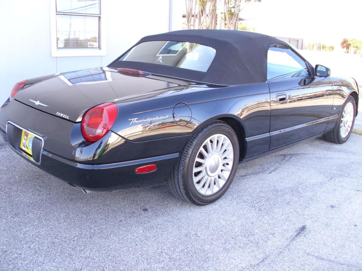 2004 BLACK FORD THUNDERBIRD (1FAHP60A84Y) with an 3.9L engine, Automatic transmission, located at 2215 Harry Wurzbach Rd , San Antonio, TX, 78209, (208) 269-7240, 29.491415, -98.432098- Photo#8