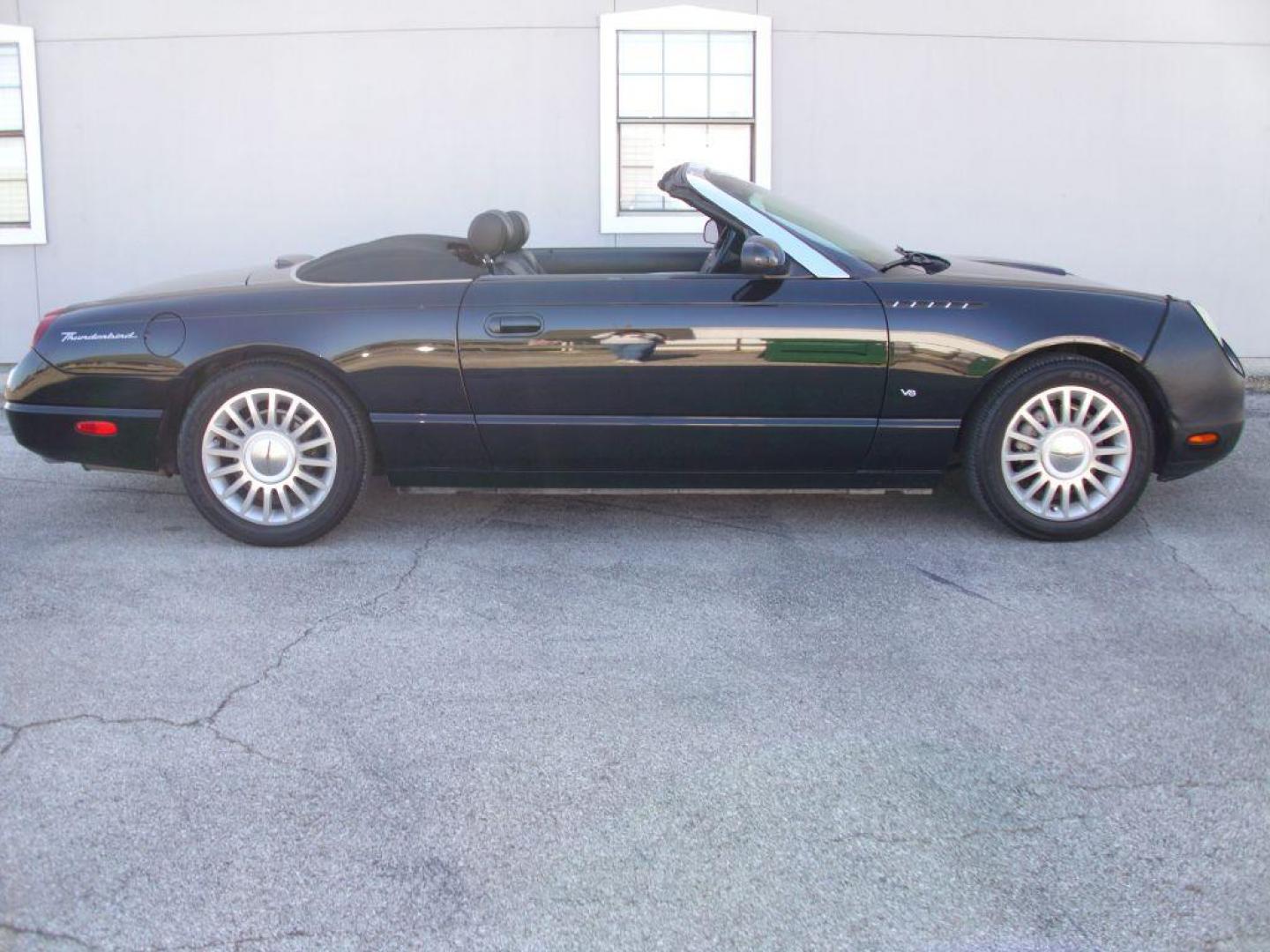 2004 BLACK FORD THUNDERBIRD (1FAHP60A84Y) with an 3.9L engine, Automatic transmission, located at 12019 San Pedro Avenue, San Antonio, TX, 78216, (208) 269-7240, 29.550915, -98.491142 - We provide financing options through various third-party Credit Unions and Auto Finance Companies, including RBFCU, USAA, SSFCU, Pen Fed, Navy Fed, Credit Human Credit Union of Texas, and most other credit unions. We also work with major banks such as Capital One and Broadway Bank. Payment methods a - Photo#1