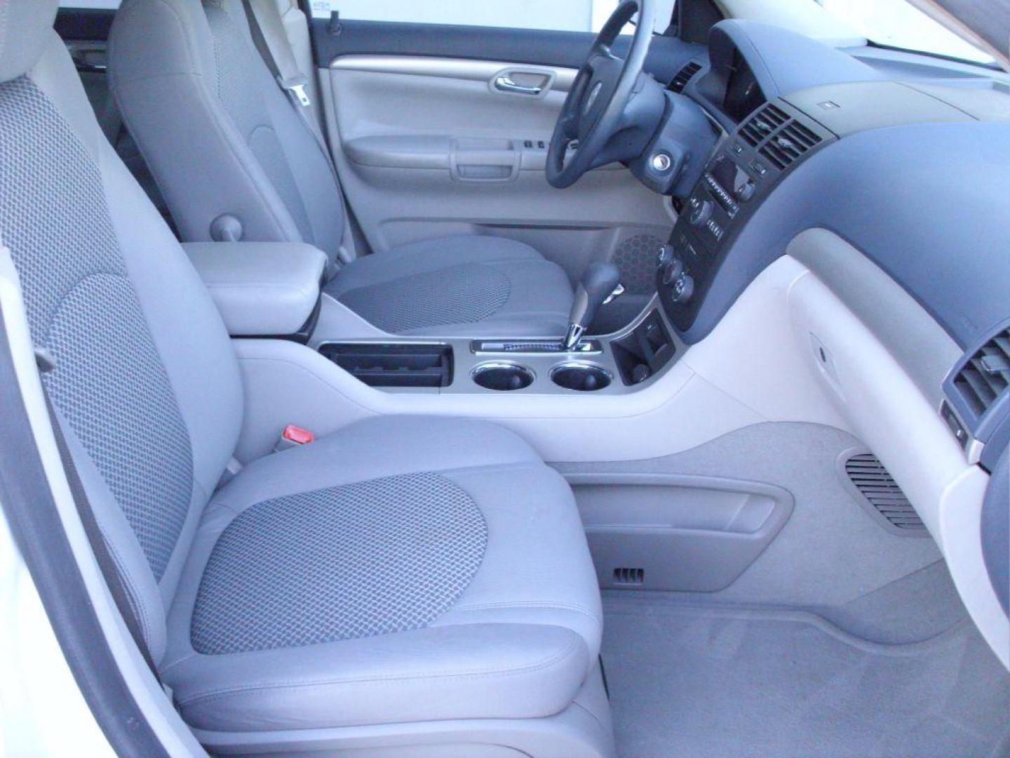 2007 WHITE SATURN OUTLOOK XE (5GZER13747J) with an 3.6L engine, Automatic transmission, located at 12019 San Pedro Avenue, San Antonio, TX, 78216, (210) 494-5895, 29.550915, -98.491142 - We provide financing options through various third-party Credit Unions and Auto Finance Companies, including RBFCU, USAA, SSFCU, Pen Fed, Navy Fed, Credit Human Credit Union of Texas, and most other credit unions. We also work with major banks such as Capital One and Broadway Bank. Payment methods a - Photo#12