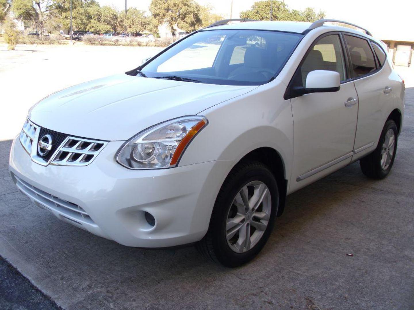 2013 WHITE NISSAN ROGUE S (JN8AS5MTXDW) with an 2.5L engine, Continuously Variable transmission, located at 12019 San Pedro Avenue, San Antonio, TX, 78216, (210) 494-5895, 29.550915, -98.491142 - We provide financing options through various third-party Credit Unions and Auto Finance Companies, including RBFCU, USAA, SSFCU, Pen Fed, Navy Fed, Credit Human Credit Union of Texas, and most other credit unions. We also work with major banks such as Capital One and Broadway Bank. Payment methods a - Photo#3