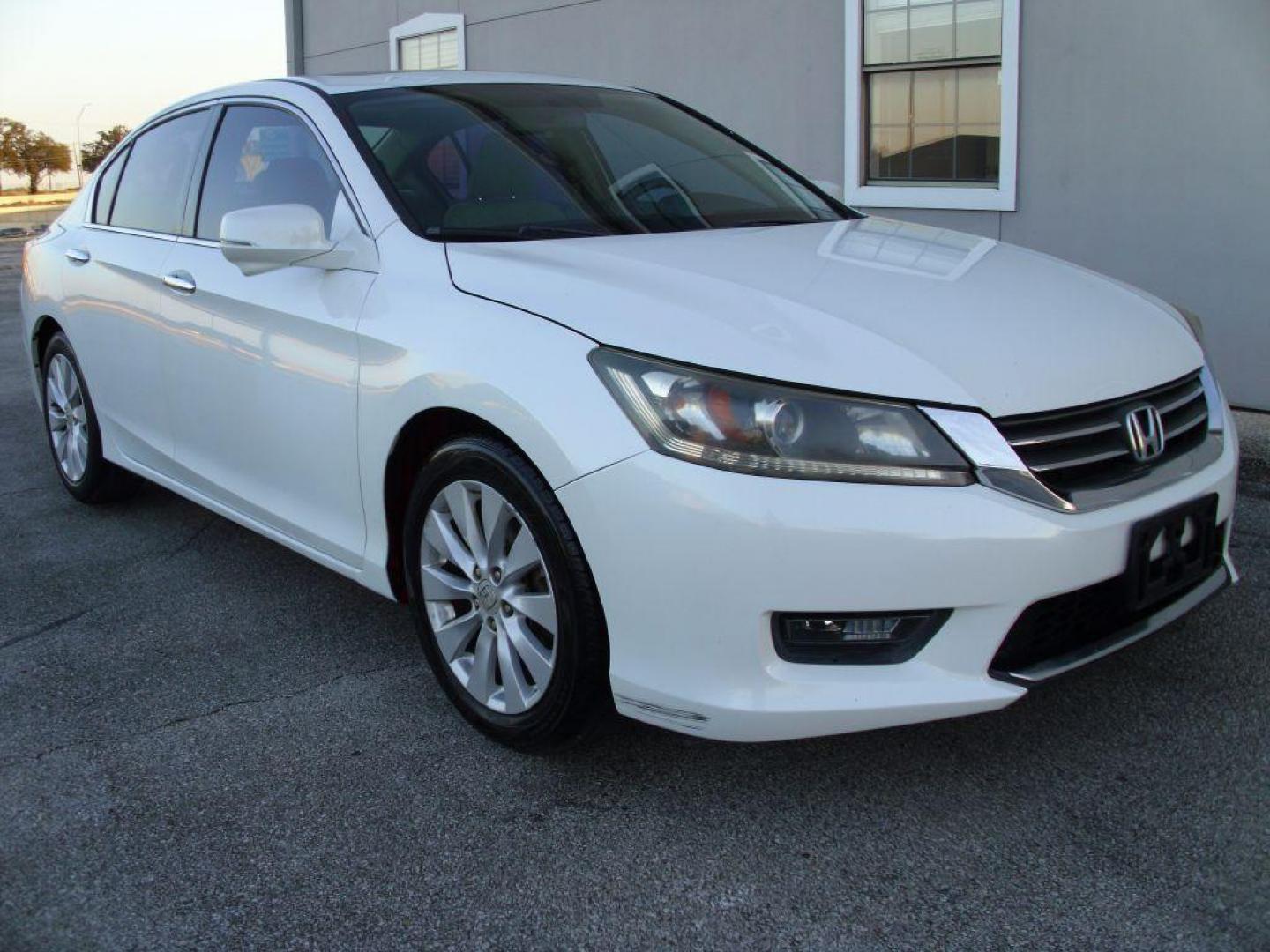 2015 WHITE HONDA ACCORD EX (1HGCR2F77FA) with an 2.4L engine, Continuously Variable transmission, located at 12019 San Pedro Avenue, San Antonio, TX, 78216, (210) 494-5895, 29.550915, -98.491142 - Photo#2