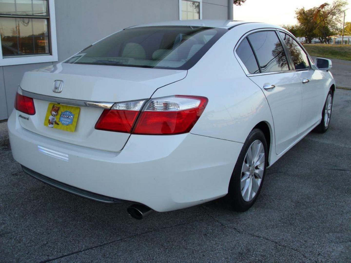 2015 WHITE HONDA ACCORD EX (1HGCR2F77FA) with an 2.4L engine, Continuously Variable transmission, located at 12019 San Pedro Avenue, San Antonio, TX, 78216, (210) 494-5895, 29.550915, -98.491142 - Photo#3