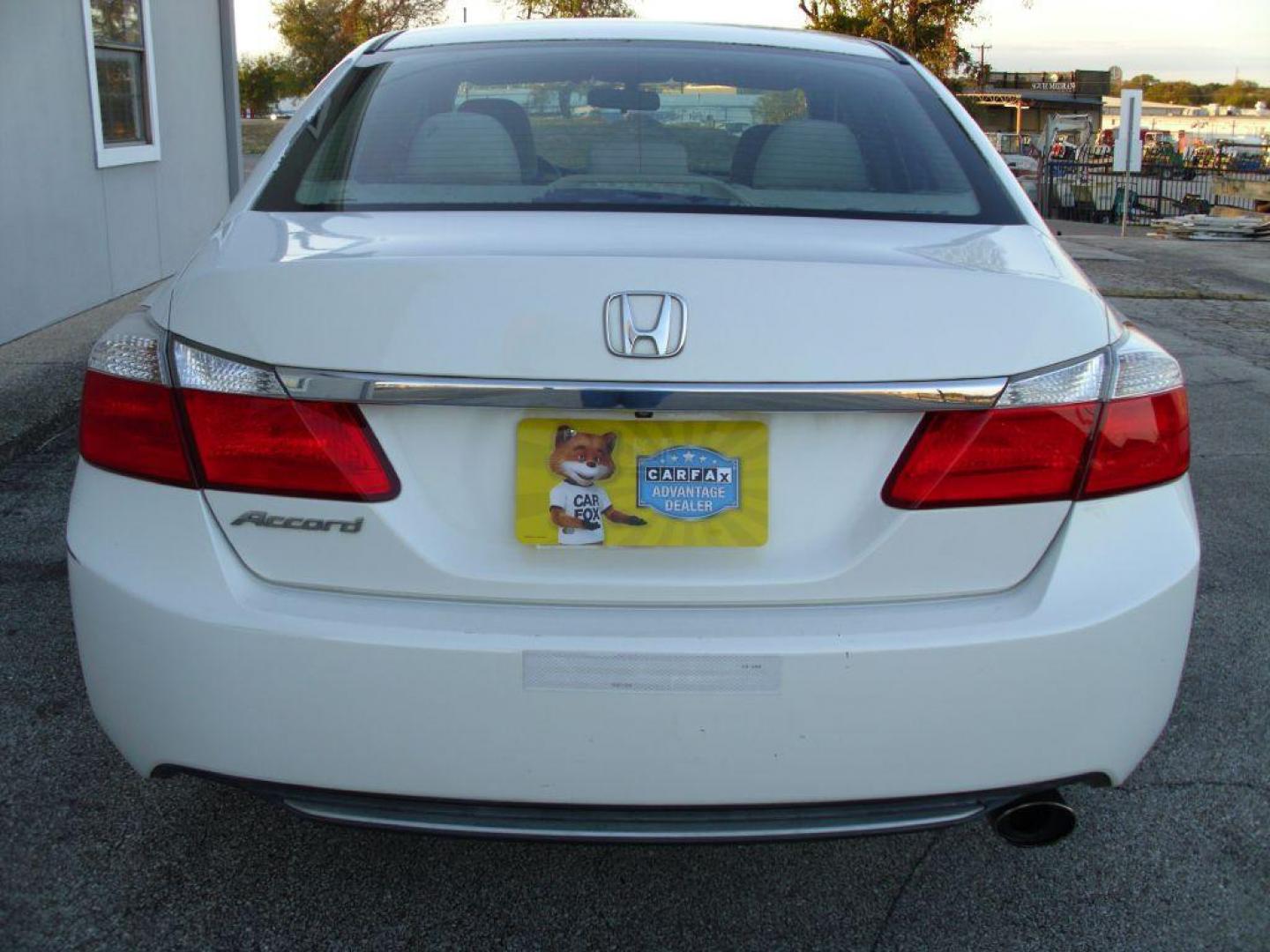 2015 WHITE HONDA ACCORD EX (1HGCR2F77FA) with an 2.4L engine, Continuously Variable transmission, located at 12019 San Pedro Avenue, San Antonio, TX, 78216, (210) 494-5895, 29.550915, -98.491142 - Photo#4