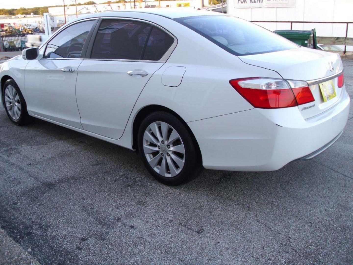 2015 WHITE HONDA ACCORD EX (1HGCR2F77FA) with an 2.4L engine, Continuously Variable transmission, located at 12019 San Pedro Avenue, San Antonio, TX, 78216, (210) 494-5895, 29.550915, -98.491142 - Photo#5