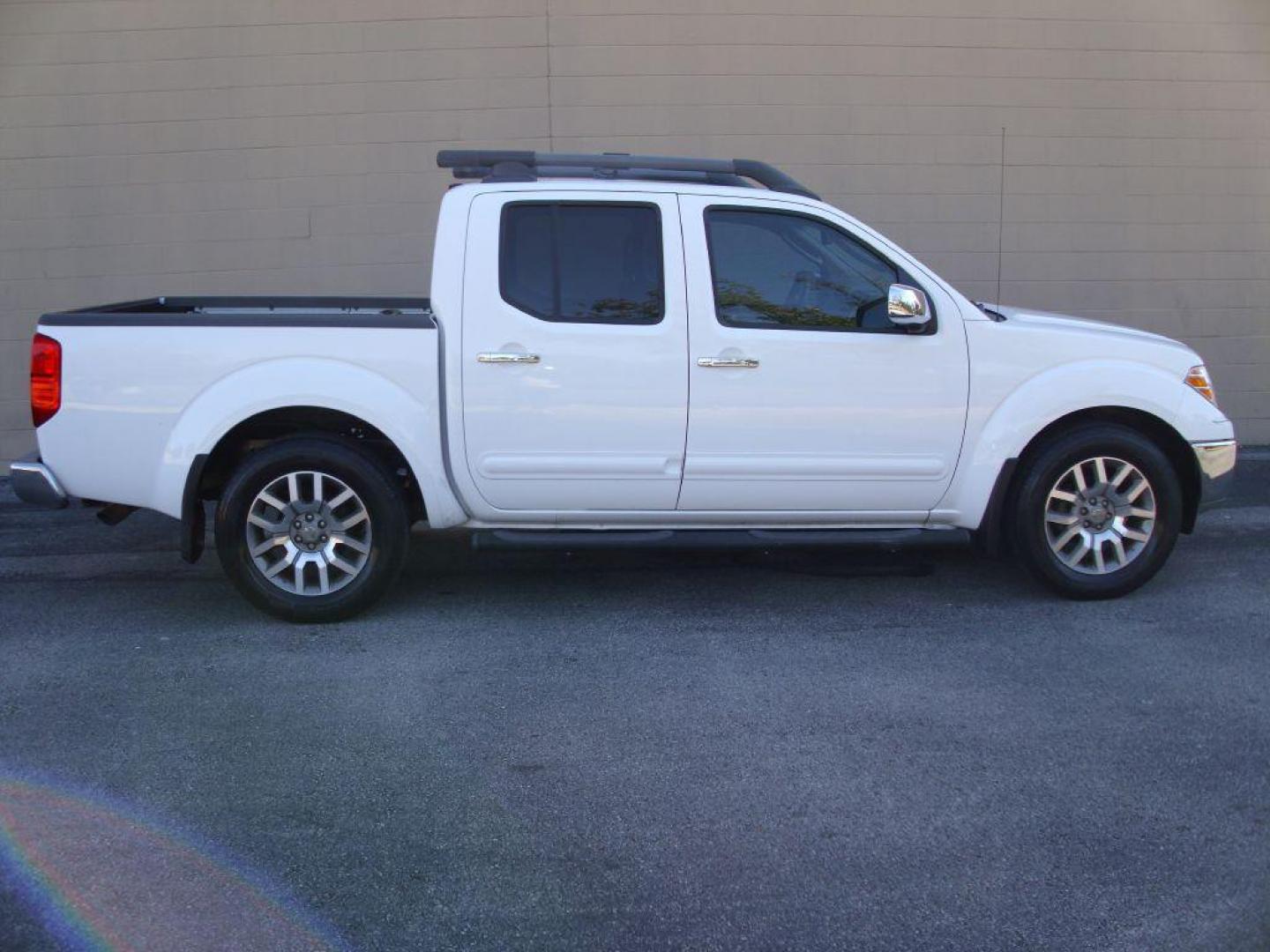 2010 WHITE NISSAN FRONTIER CREW CAB SE (1N6AD0ER6AC) with an 4.0L engine, Automatic transmission, located at 12019 San Pedro Avenue, San Antonio, TX, 78216, (210) 494-5895, 29.550915, -98.491142 - We provide financing options through various third-party Credit Unions and Auto Finance Companies, including RBFCU, USAA, SSFCU, Pen Fed, Navy Fed, Credit Human Credit Union of Texas, and most other credit unions. We also work with major banks such as Capital One and Broadway Bank. Payment methods a - Photo#0