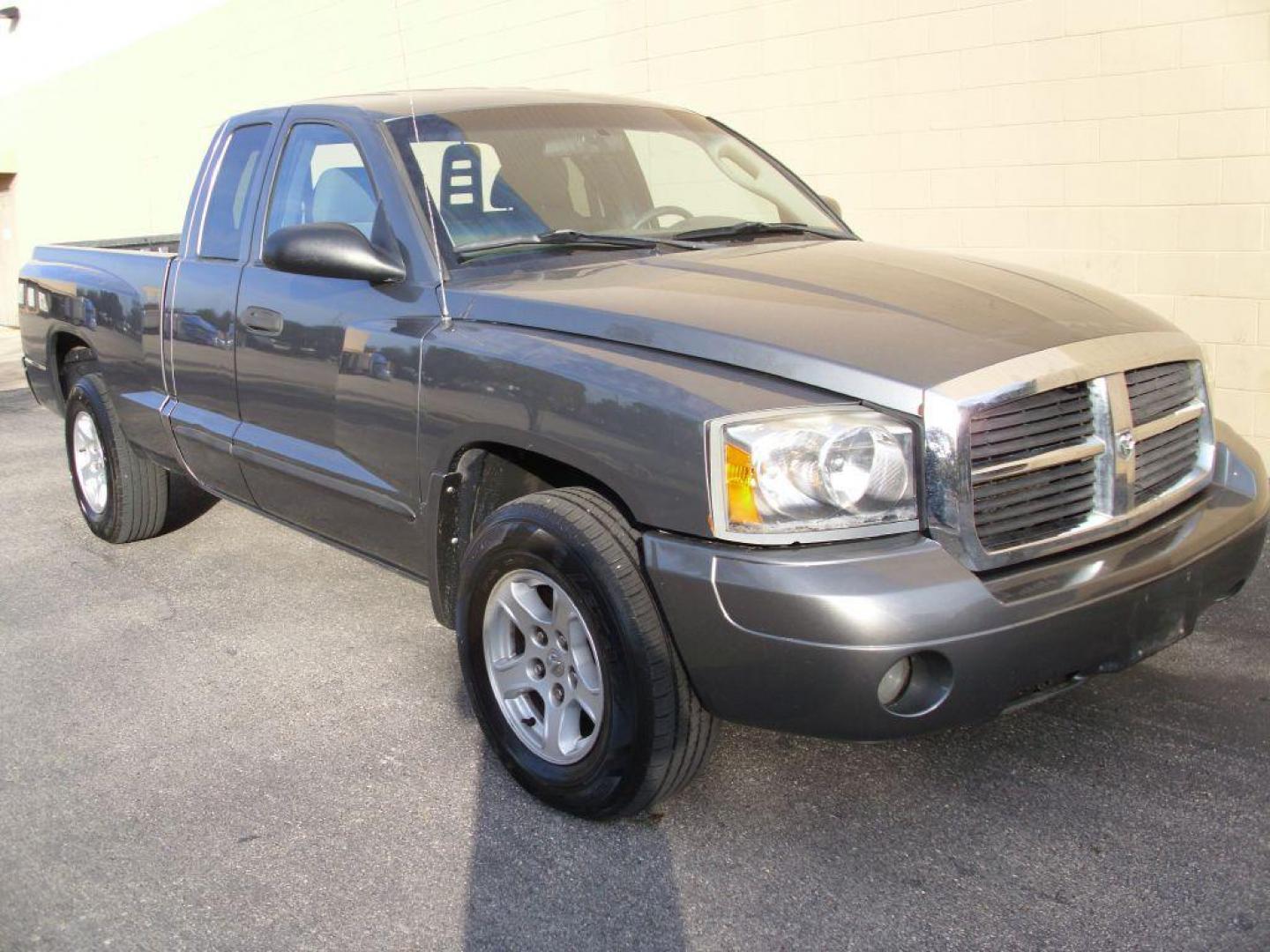 2006 GRAY DODGE DAKOTA SLT (1D7HE42N56S) with an 4.7L engine, Automatic transmission, located at 12019 San Pedro Avenue, San Antonio, TX, 78216, (210) 494-5895, 29.550915, -98.491142 - We provide financing options through various third-party Credit Unions and Auto Finance Companies, including RBFCU, USAA, SSFCU, Pen Fed, Navy Fed, Credit Human Credit Union of Texas, and most other credit unions. We also work with major banks such as Capital One and Broadway Bank. Payment methods a - Photo#2