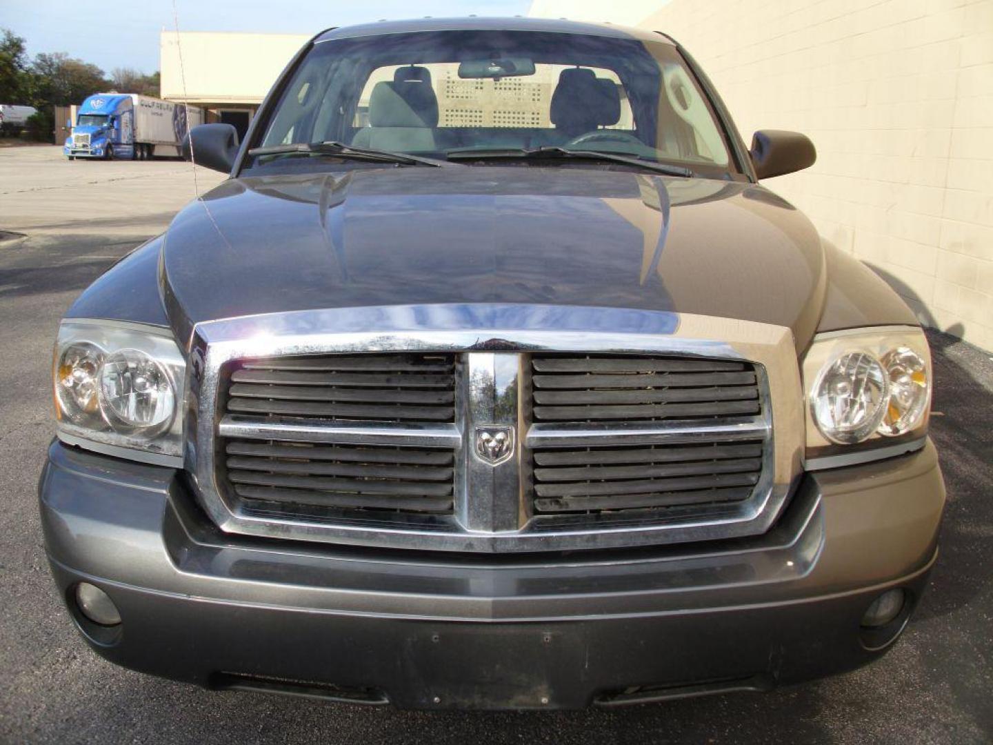 2006 GRAY DODGE DAKOTA SLT (1D7HE42N56S) with an 4.7L engine, Automatic transmission, located at 12019 San Pedro Avenue, San Antonio, TX, 78216, (210) 494-5895, 29.550915, -98.491142 - We provide financing options through various third-party Credit Unions and Auto Finance Companies, including RBFCU, USAA, SSFCU, Pen Fed, Navy Fed, Credit Human Credit Union of Texas, and most other credit unions. We also work with major banks such as Capital One and Broadway Bank. Payment methods a - Photo#3