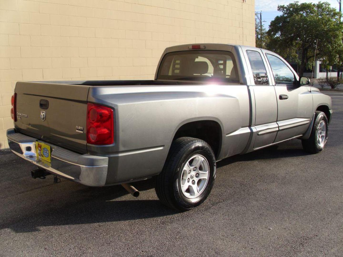 2006 GRAY DODGE DAKOTA SLT (1D7HE42N56S) with an 4.7L engine, Automatic transmission, located at 12019 San Pedro Avenue, San Antonio, TX, 78216, (210) 494-5895, 29.550915, -98.491142 - We provide financing options through various third-party Credit Unions and Auto Finance Companies, including RBFCU, USAA, SSFCU, Pen Fed, Navy Fed, Credit Human Credit Union of Texas, and most other credit unions. We also work with major banks such as Capital One and Broadway Bank. Payment methods a - Photo#4