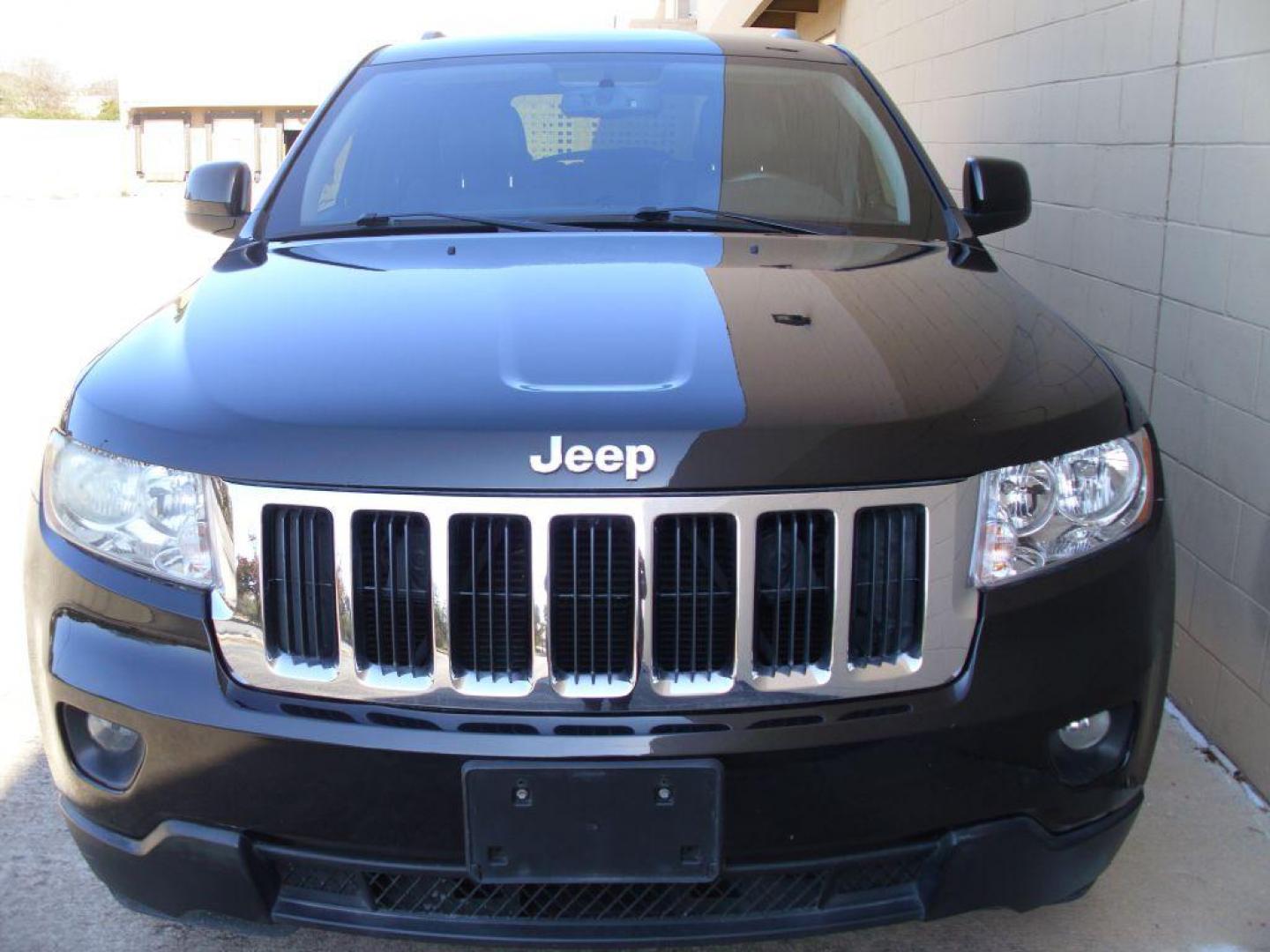 2013 BLACK JEEP GRAND CHEROKEE LAREDO (1C4RJEAG9DC) with an 3.6L engine, Automatic transmission, located at 12019 San Pedro Avenue, San Antonio, TX, 78216, (210) 494-5895, 29.550915, -98.491142 - We provide financing options through various third-party Credit Unions and Auto Finance Companies, including RBFCU, USAA, SSFCU, Pen Fed, Navy Fed, Credit Human Credit Union of Texas, and most other credit unions. We also work with major banks such as Capital One and Broadway Bank. Payment methods a - Photo#4