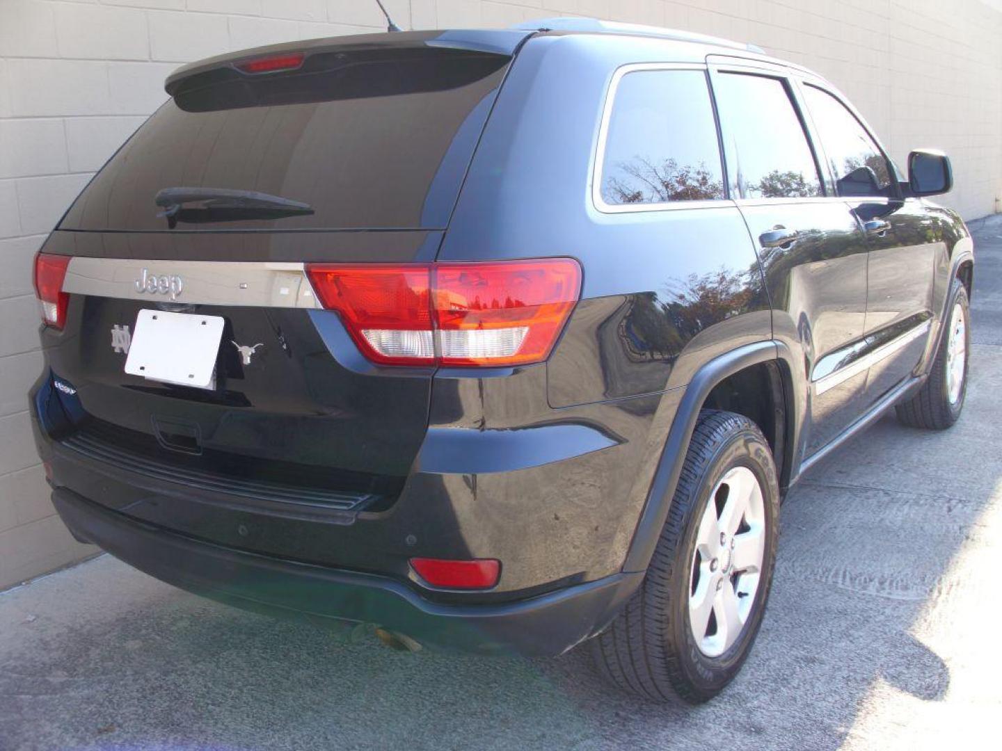 2013 BLACK JEEP GRAND CHEROKEE LAREDO (1C4RJEAG9DC) with an 3.6L engine, Automatic transmission, located at 12019 San Pedro Avenue, San Antonio, TX, 78216, (210) 494-5895, 29.550915, -98.491142 - We provide financing options through various third-party Credit Unions and Auto Finance Companies, including RBFCU, USAA, SSFCU, Pen Fed, Navy Fed, Credit Human Credit Union of Texas, and most other credit unions. We also work with major banks such as Capital One and Broadway Bank. Payment methods a - Photo#5