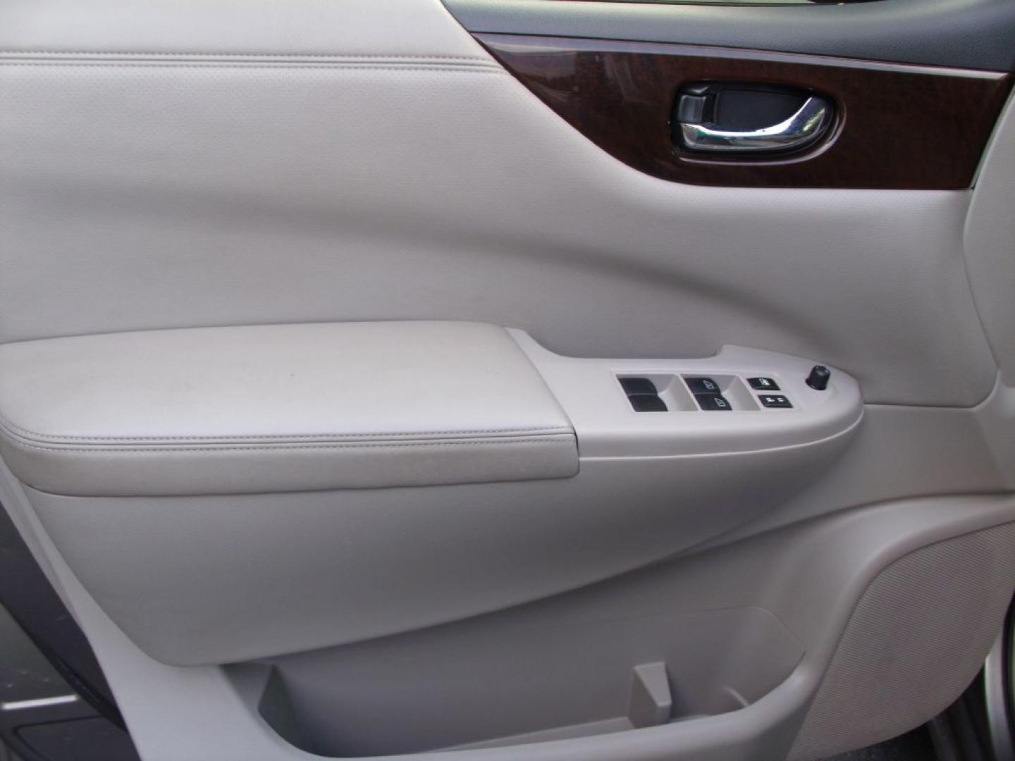 2017 BROWN NISSAN QUEST S (JN8AE2KPXH9) with an 3.5L engine, Continuously Variable transmission, located at 2215 Harry Wurzbach Rd , San Antonio, TX, 78209, (208) 269-7240, 29.491415, -98.432098 - SPACIOUS VAN- FOLD- AWAY THIRD ROW!! Alloy Wheels, Bluetooth Technology, Cloth Seats, Quad Seats, Rear Air Conditioning, Rear View Camera, ABS Brakes, Auxiliary Audio Input, Power Locks, Rear Defroster, AM/FM Stereo, CD Audio, Power Mirrors, Side Airbags, Air Conditioning, Cruise Control, Power Slid- Photo#7