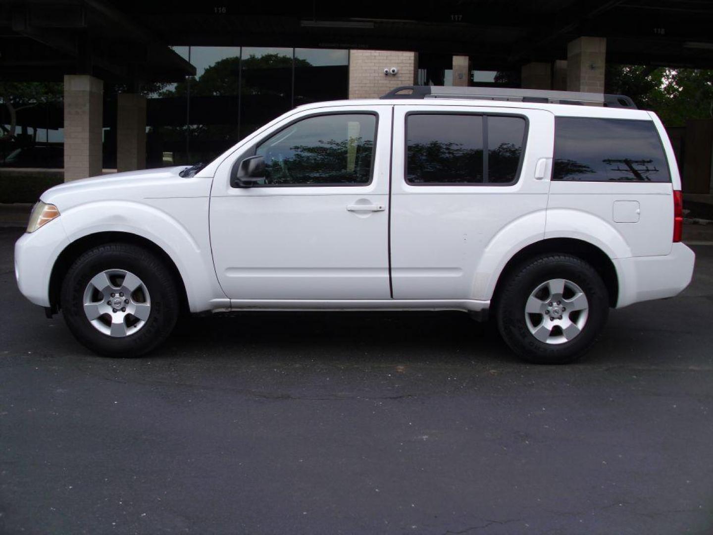 2008 WHITE NISSAN PATHFINDER S (5N1AR18U28C) with an 4.0L engine, Continuously Variable transmission, located at 12019 San Pedro Avenue, San Antonio, TX, 78216, (208) 269-7240, 29.550915, -98.491142 - We provide financing options through various third-party Credit Unions and Auto Finance Companies, including RBFCU, USAA, SSFCU, Pen Fed, Navy Fed, Credit Human Credit Union of Texas, and most other credit unions. We also work with major banks such as Capital One and Broadway Bank. Payment methods a - Photo#0