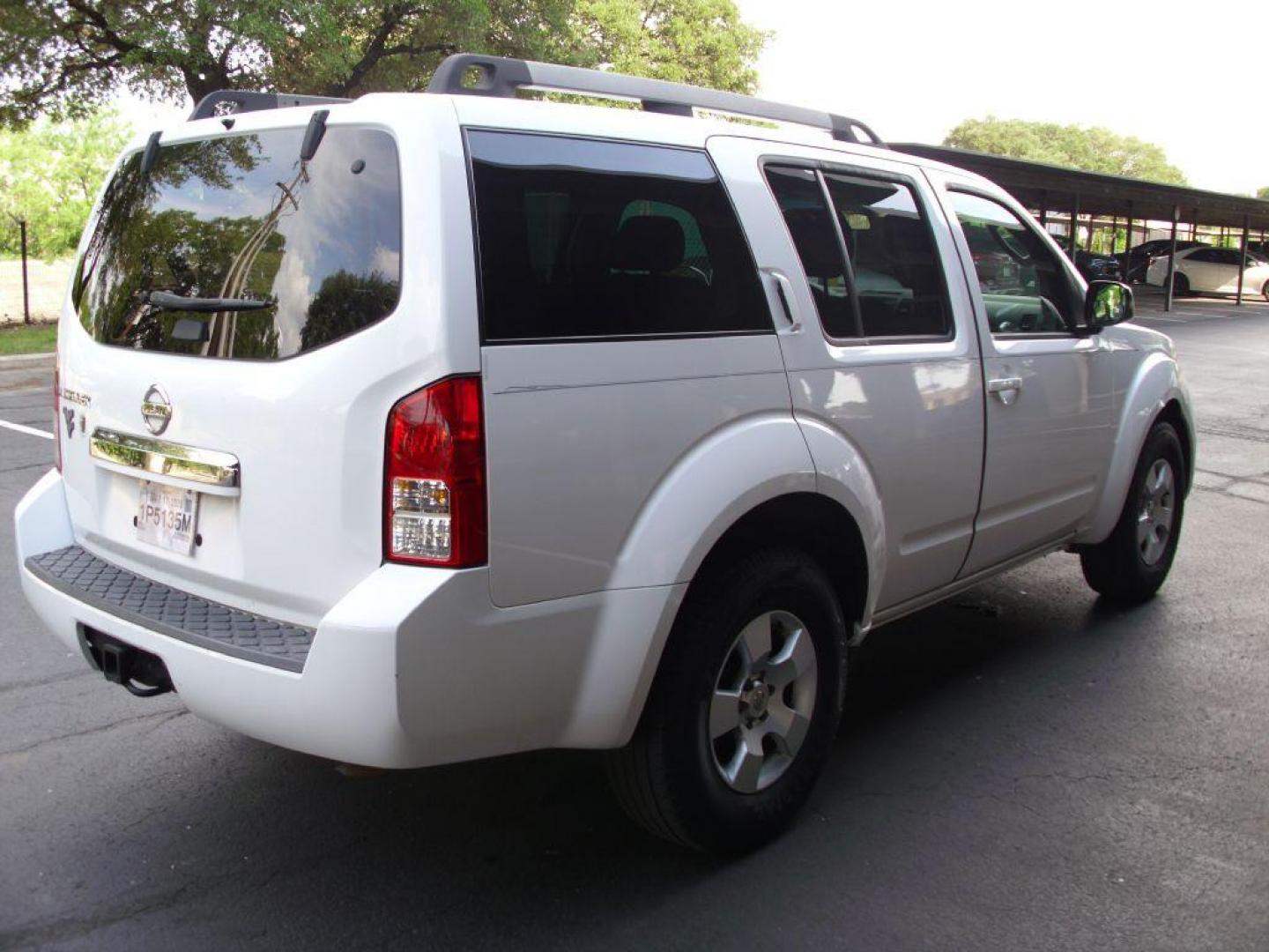 2008 WHITE NISSAN PATHFINDER S (5N1AR18U28C) with an 4.0L engine, Continuously Variable transmission, located at 12019 San Pedro Avenue, San Antonio, TX, 78216, (208) 269-7240, 29.550915, -98.491142 - We provide financing options through various third-party Credit Unions and Auto Finance Companies, including RBFCU, USAA, SSFCU, Pen Fed, Navy Fed, Credit Human Credit Union of Texas, and most other credit unions. We also work with major banks such as Capital One and Broadway Bank. Payment methods a - Photo#3