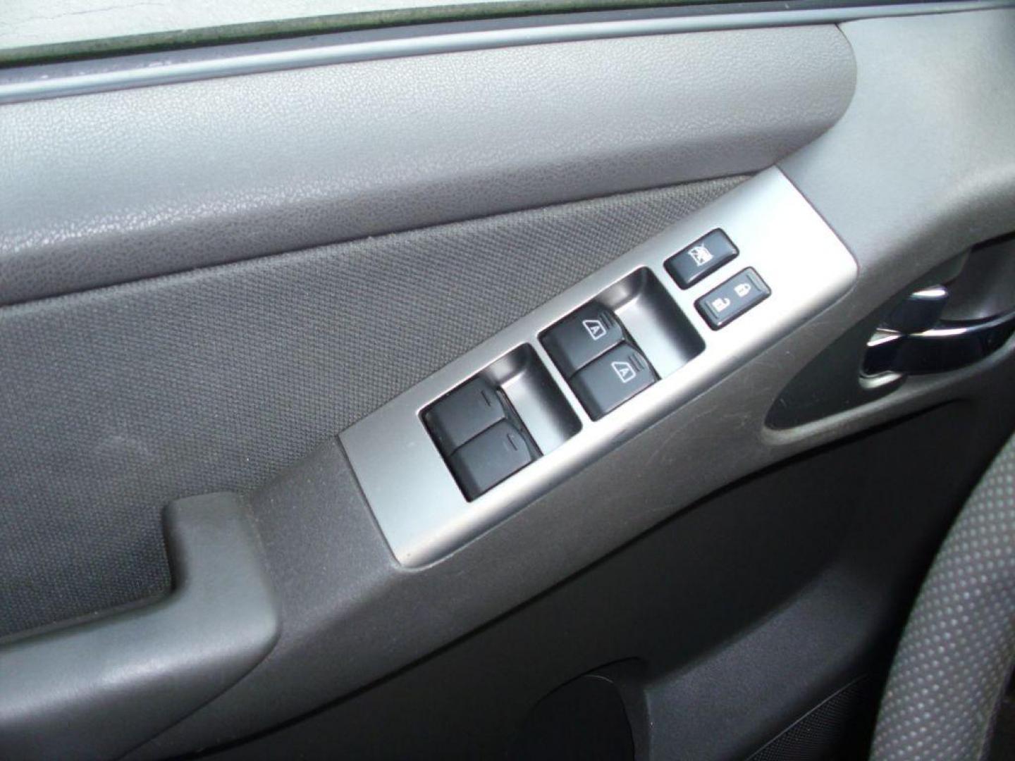 2008 WHITE NISSAN PATHFINDER S (5N1AR18U28C) with an 4.0L engine, Continuously Variable transmission, located at 12019 San Pedro Avenue, San Antonio, TX, 78216, (208) 269-7240, 29.550915, -98.491142 - We provide financing options through various third-party Credit Unions and Auto Finance Companies, including RBFCU, USAA, SSFCU, Pen Fed, Navy Fed, Credit Human Credit Union of Texas, and most other credit unions. We also work with major banks such as Capital One and Broadway Bank. Payment methods a - Photo#20