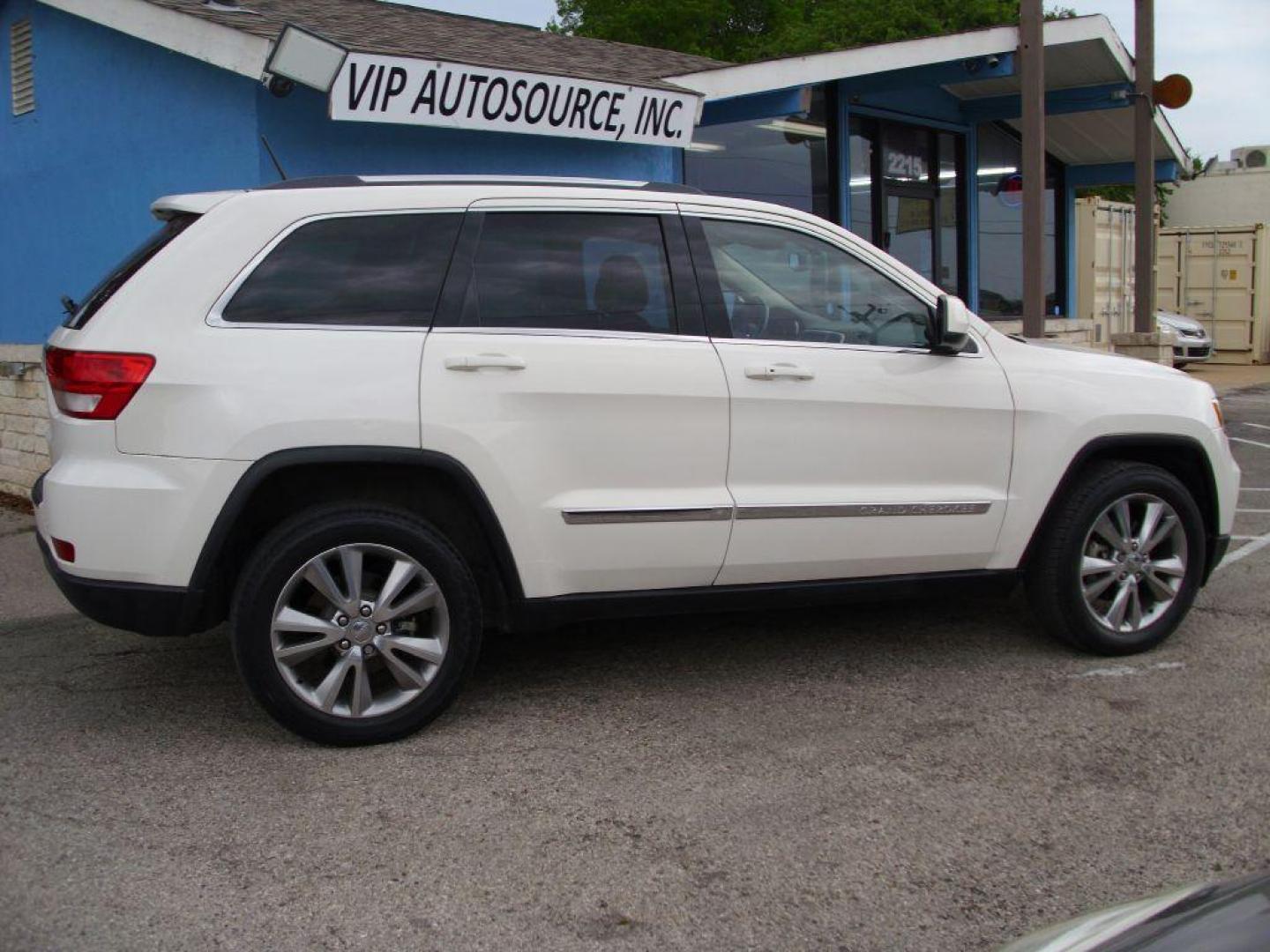 2012 WHITE JEEP GRAND CHEROKEE LAREDO (1C4RJEAG1CC) with an 3.6L engine, Automatic transmission, located at 12019 San Pedro Avenue, San Antonio, TX, 78216, (208) 269-7240, 29.550915, -98.491142 - We provide financing options through various third-party Credit Unions and Auto Finance Companies, including RBFCU, USAA, SSFCU, Pen Fed, Navy Fed, Credit Human Credit Union of Texas, and most other credit unions. We also work with major banks such as Capital One and Broadway Bank. Payment methods a - Photo#1